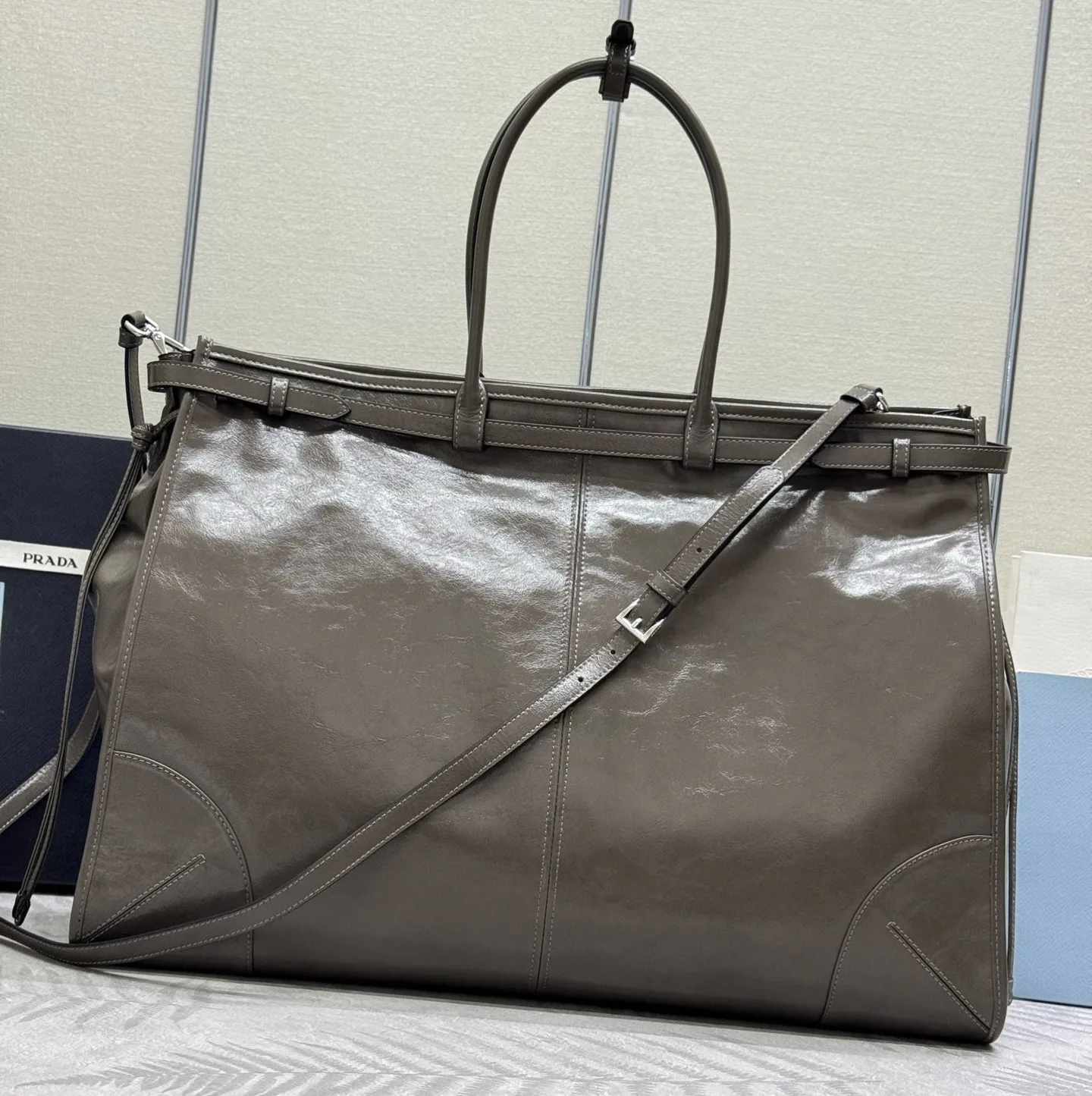 Классические Сумки Женские Prada 11462568