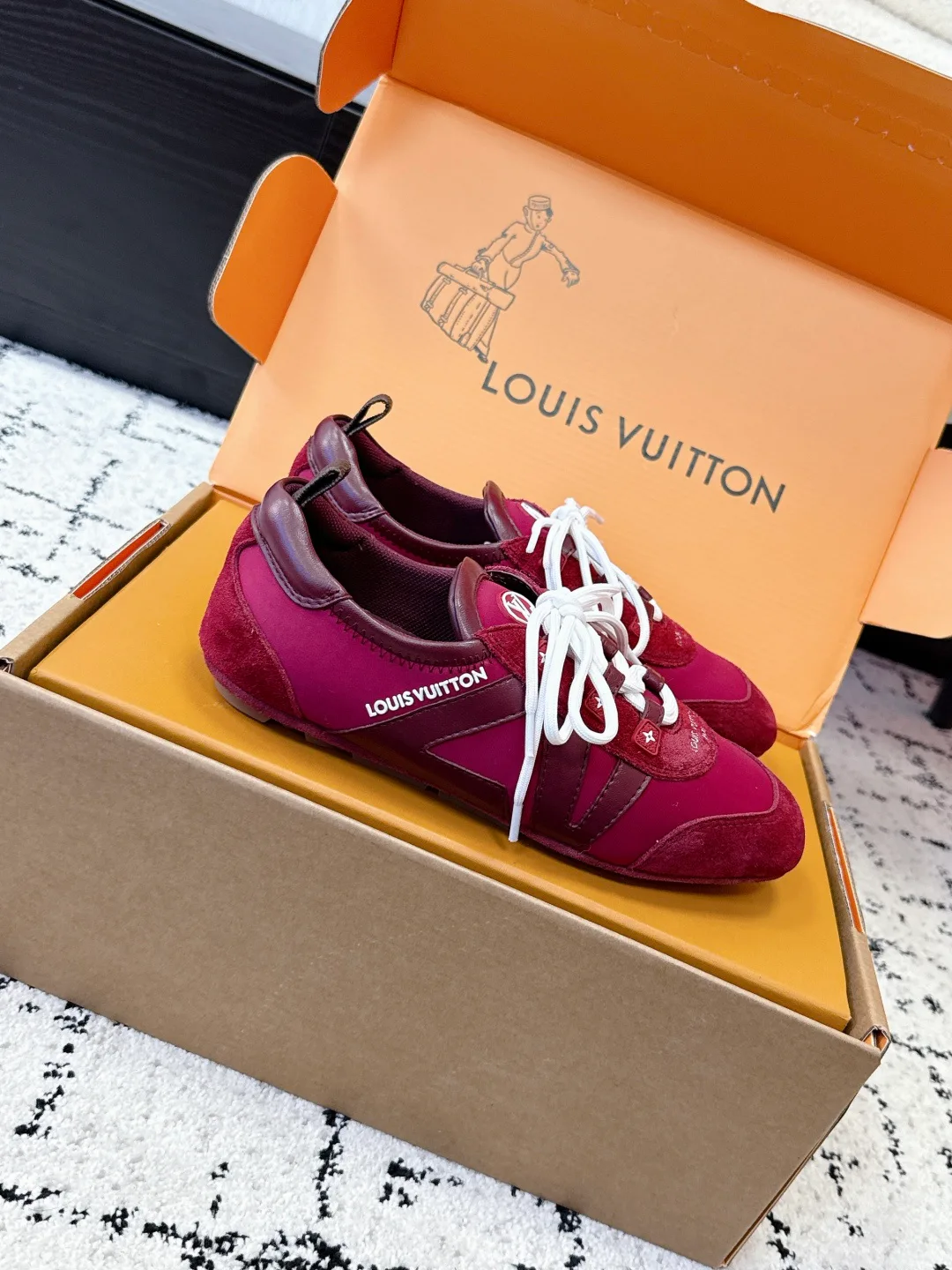 Кроссовки Женские Louis Vuitton 2471108