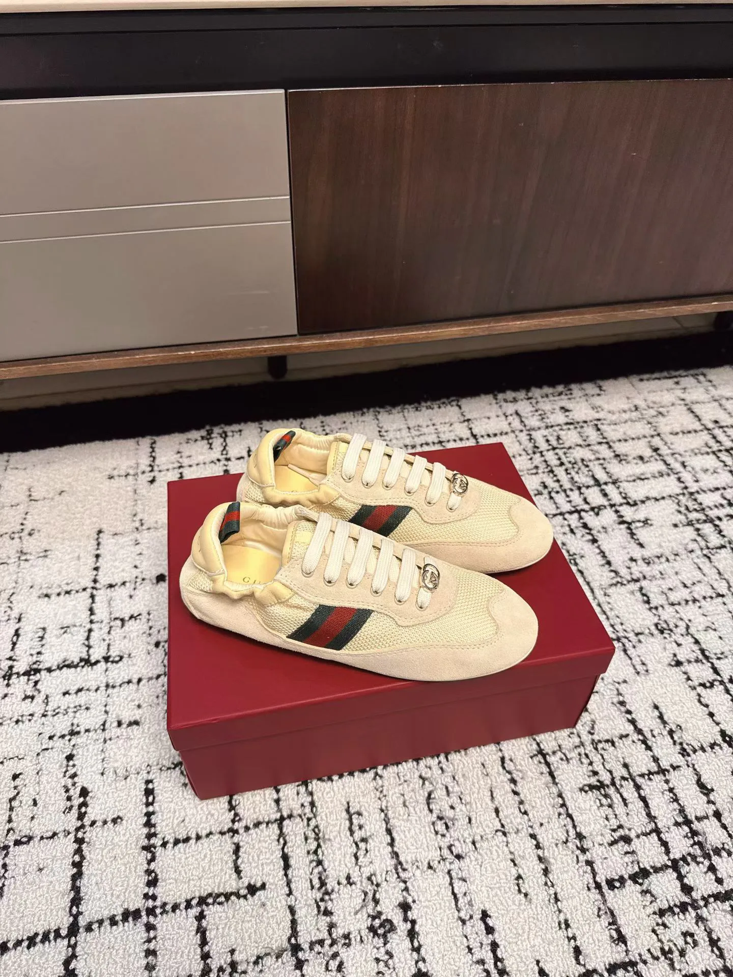 Кроссовки Женские Gucci 736016