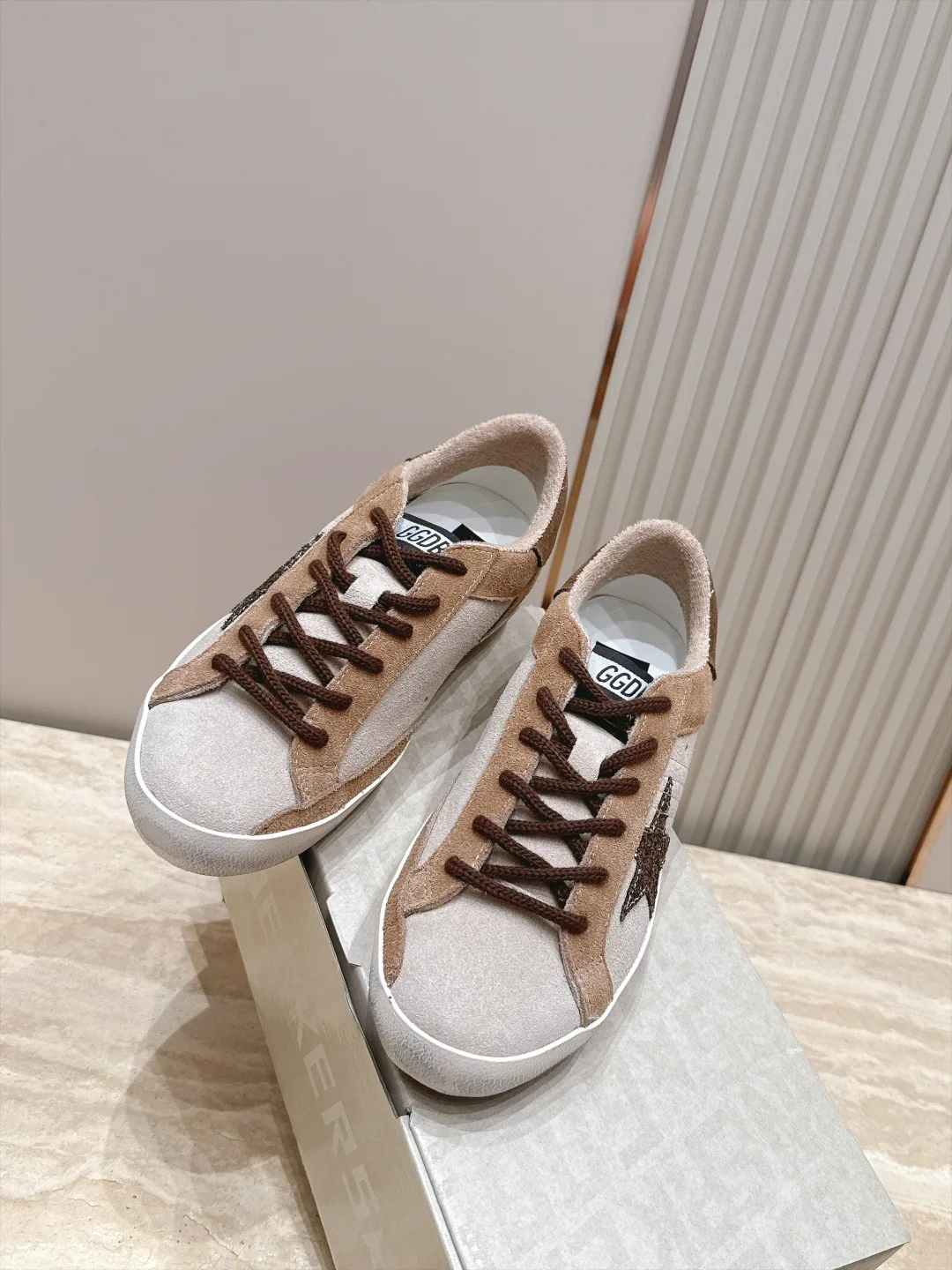 Кроссовки Женские Golden Goose 17963443