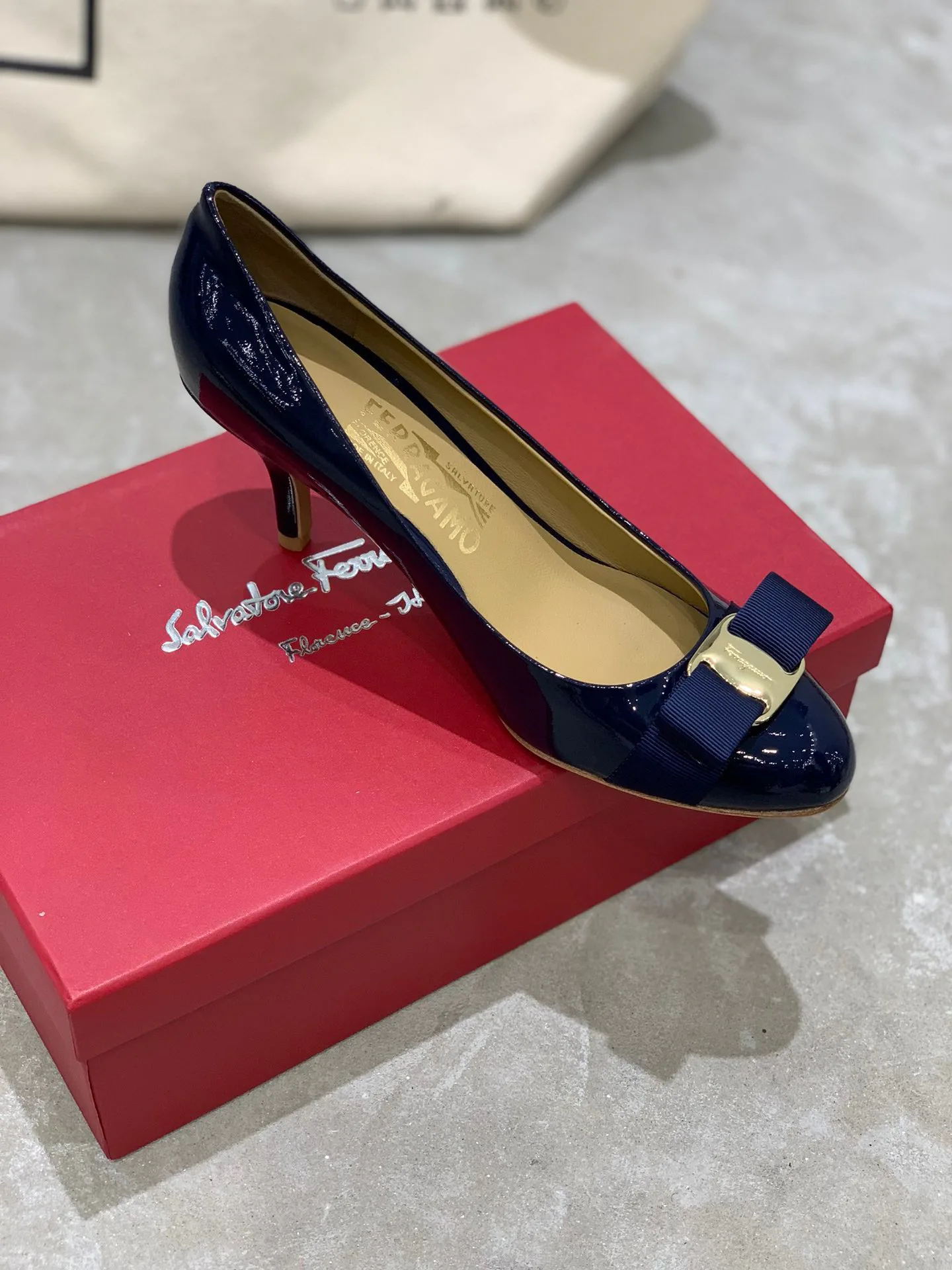 Туфли Женские Salvatore Ferragamo 18340722