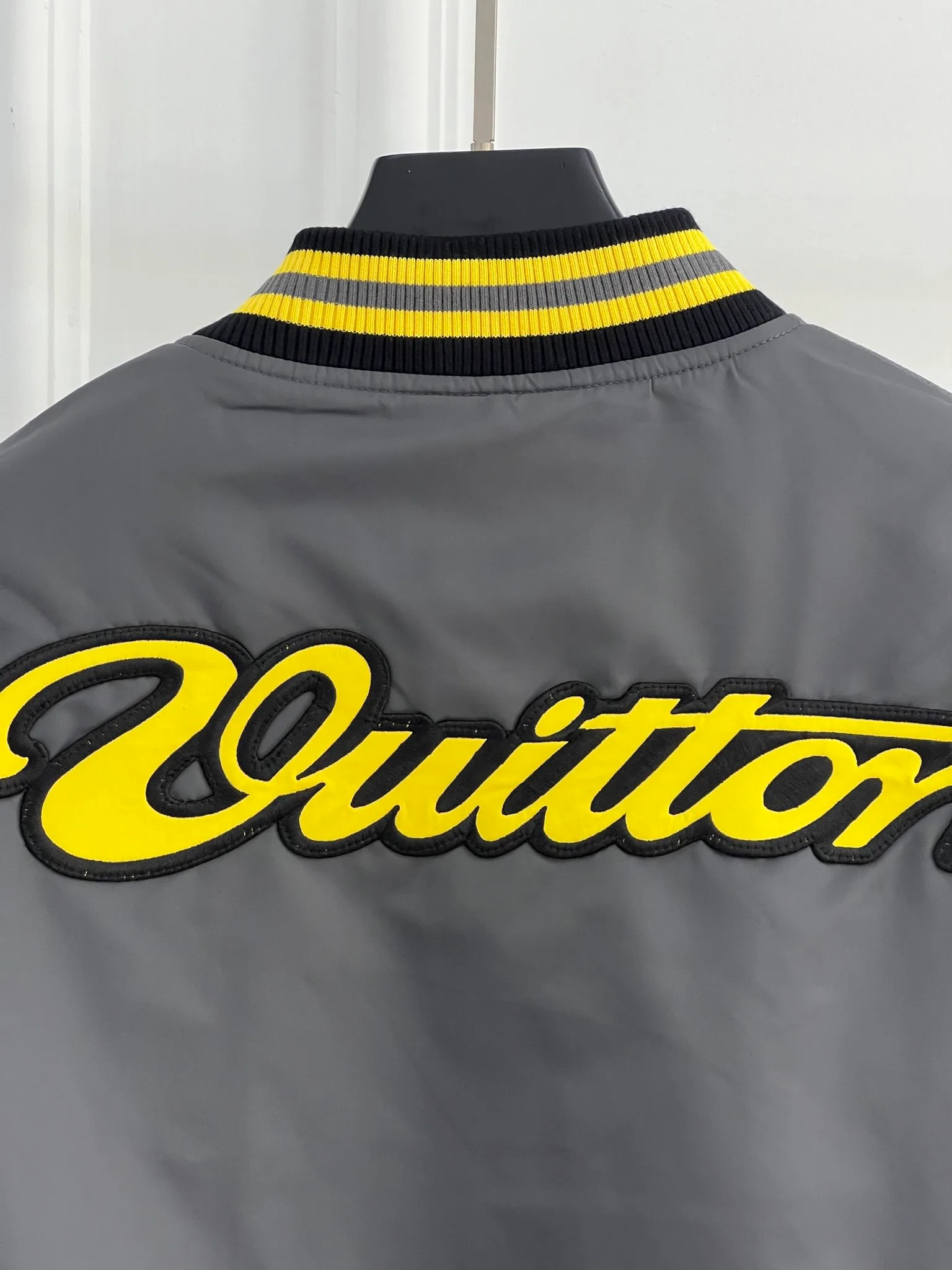 Куртки И Пуховики Женские Louis Vuitton 12842565