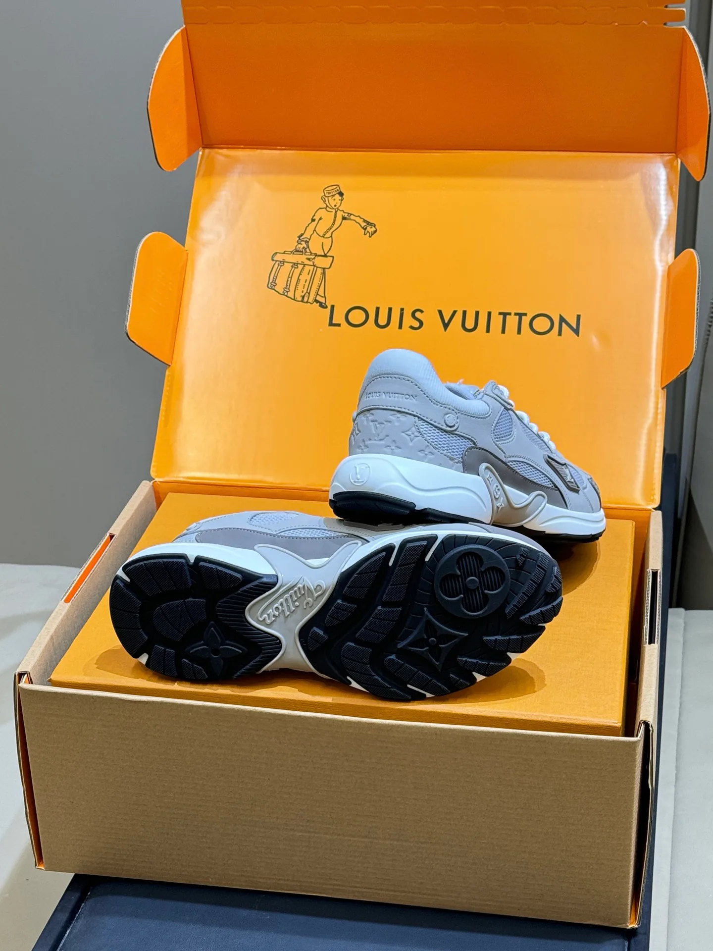 Кроссовки Женские Louis Vuitton 11347077