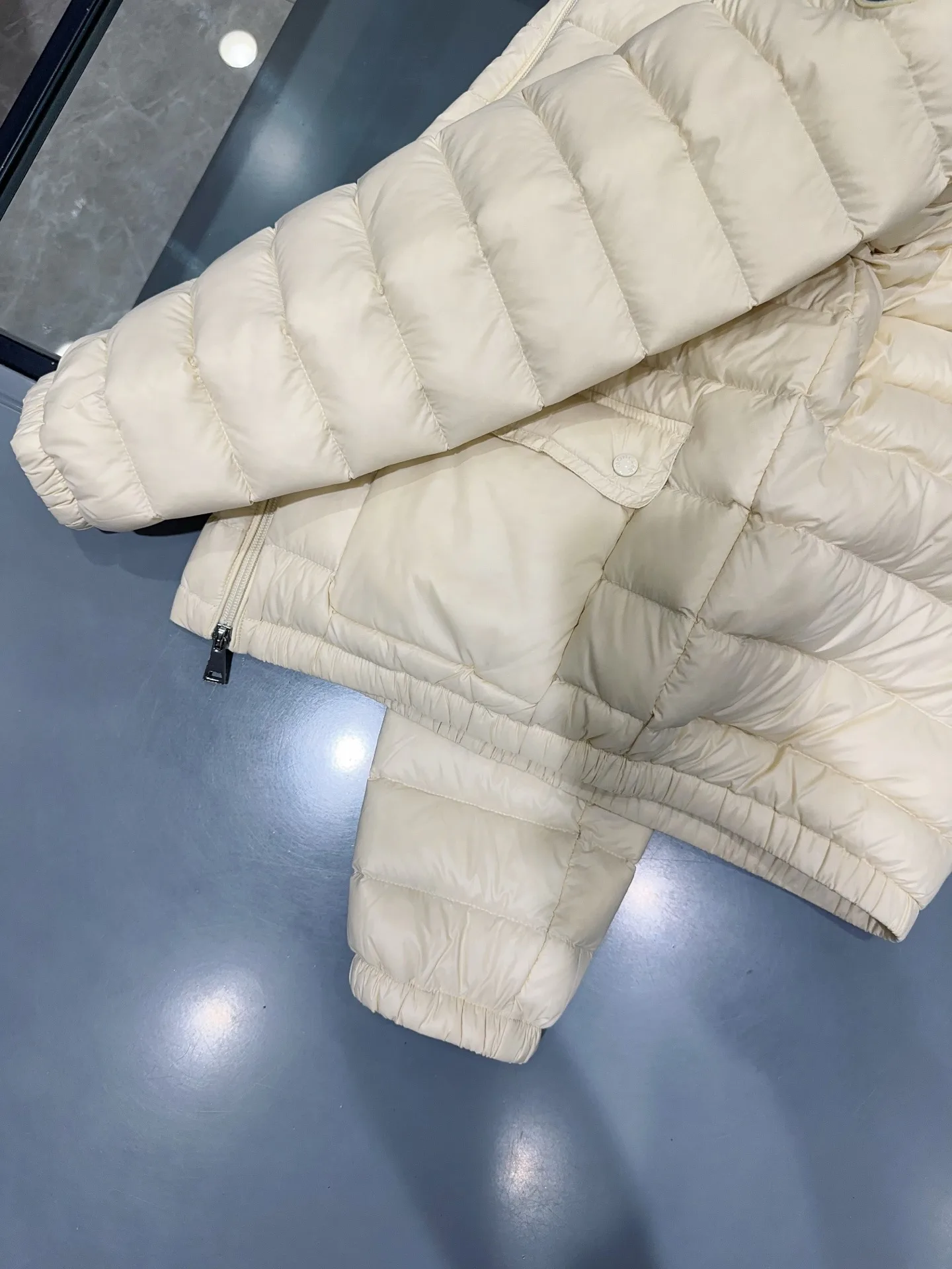 Куртки И Пуховики Женские Moncler 19084323