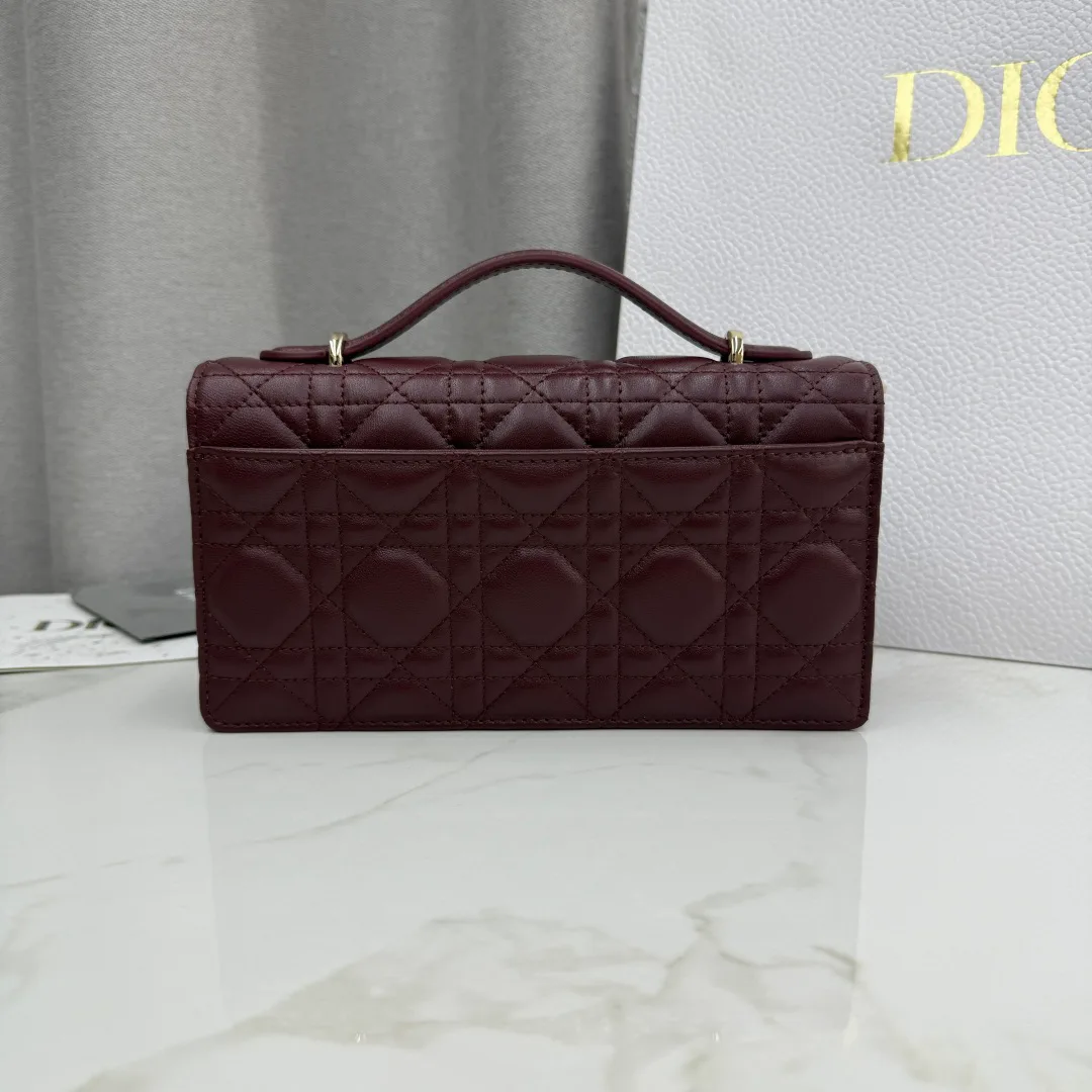 Классические Сумки Женские Christian Dior 12594759