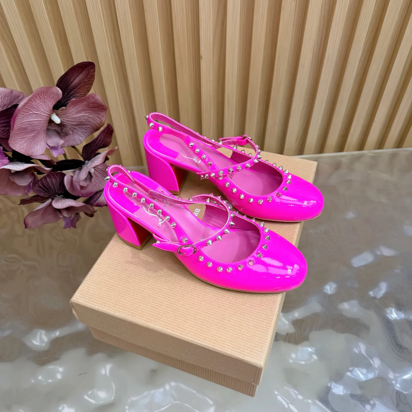 Босоножки Женские Christian Louboutin 11776985