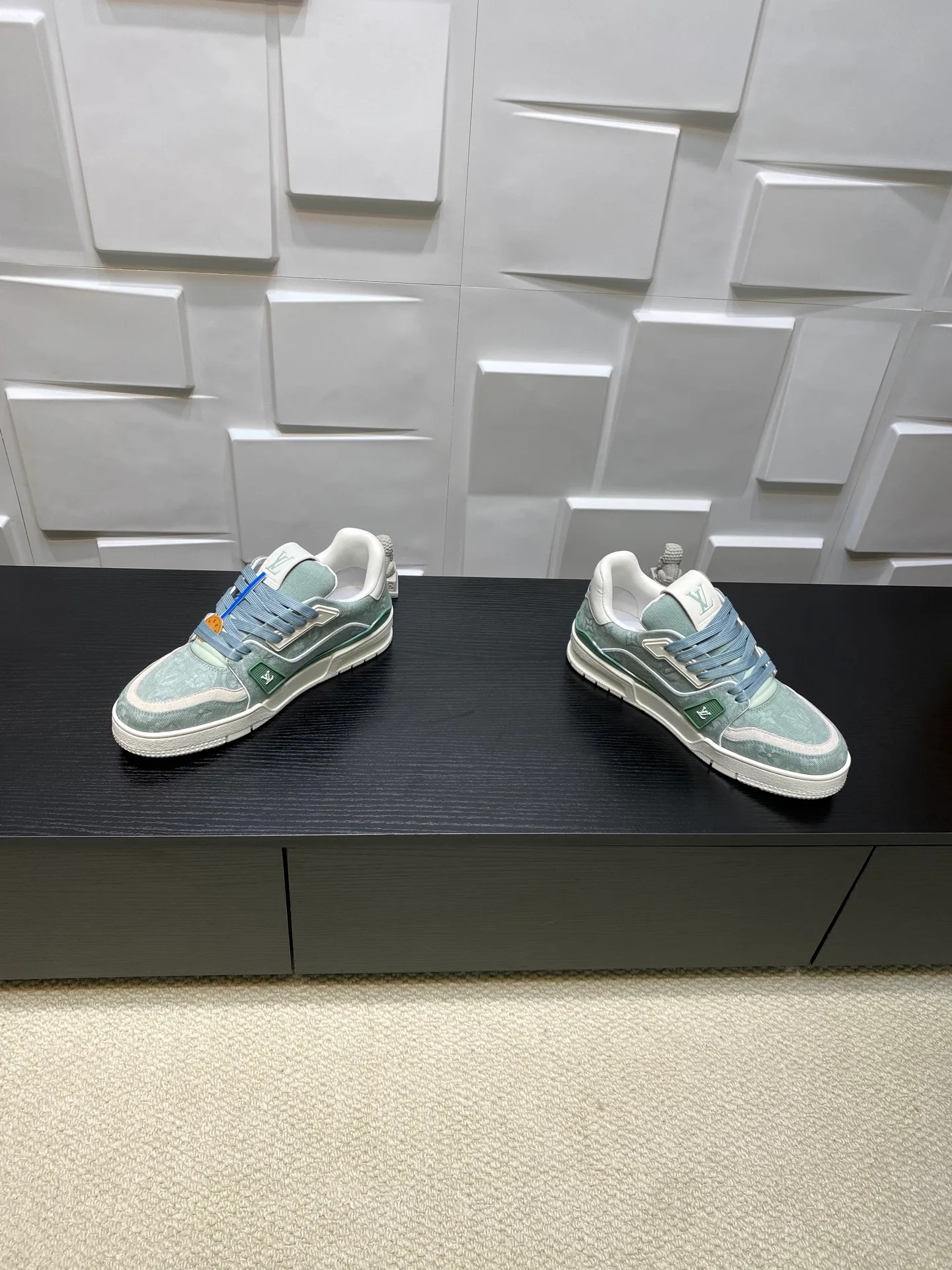 Кроссовки Женские Louis Vuitton 17969026