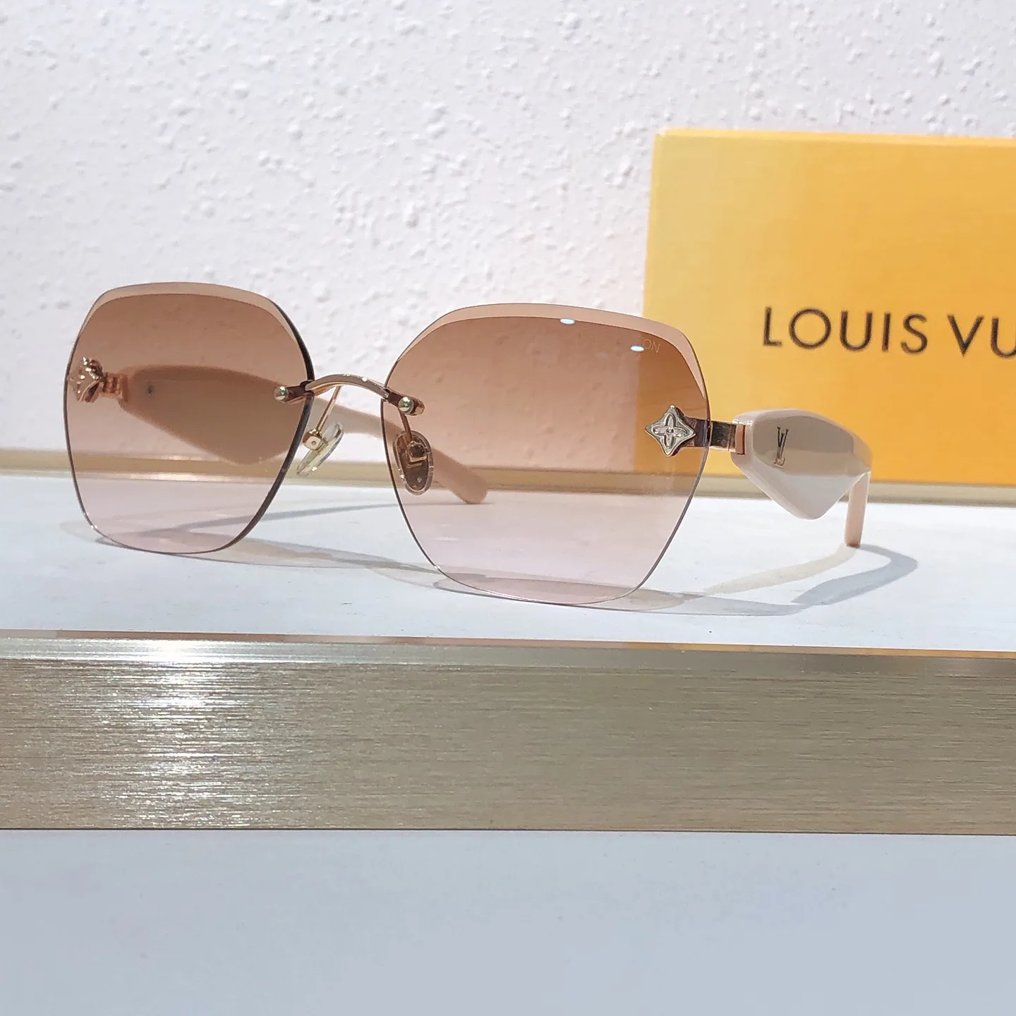 Очки Louis Vuitton 18669969