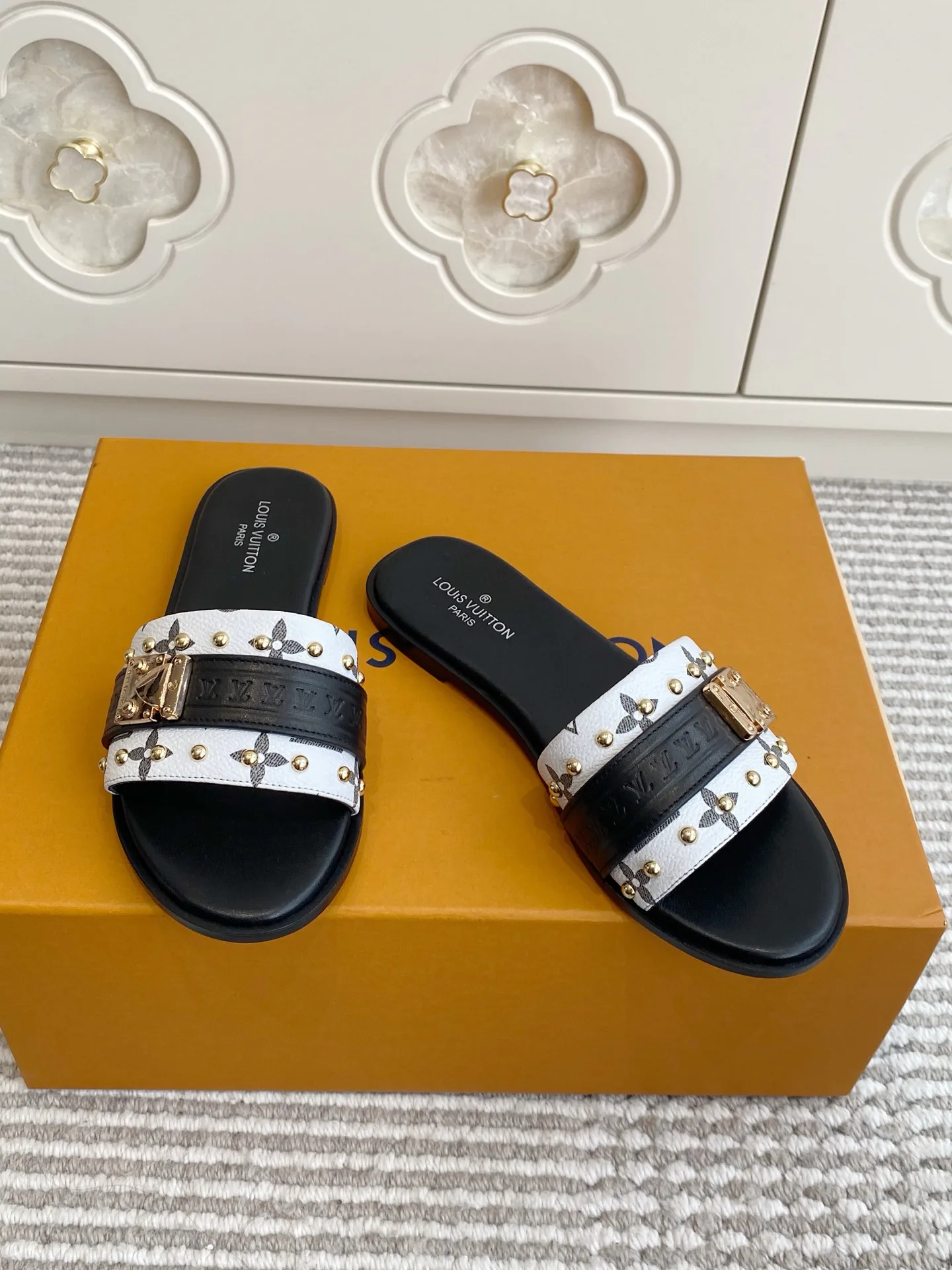Шлепанцы Женские Louis Vuitton 11701935