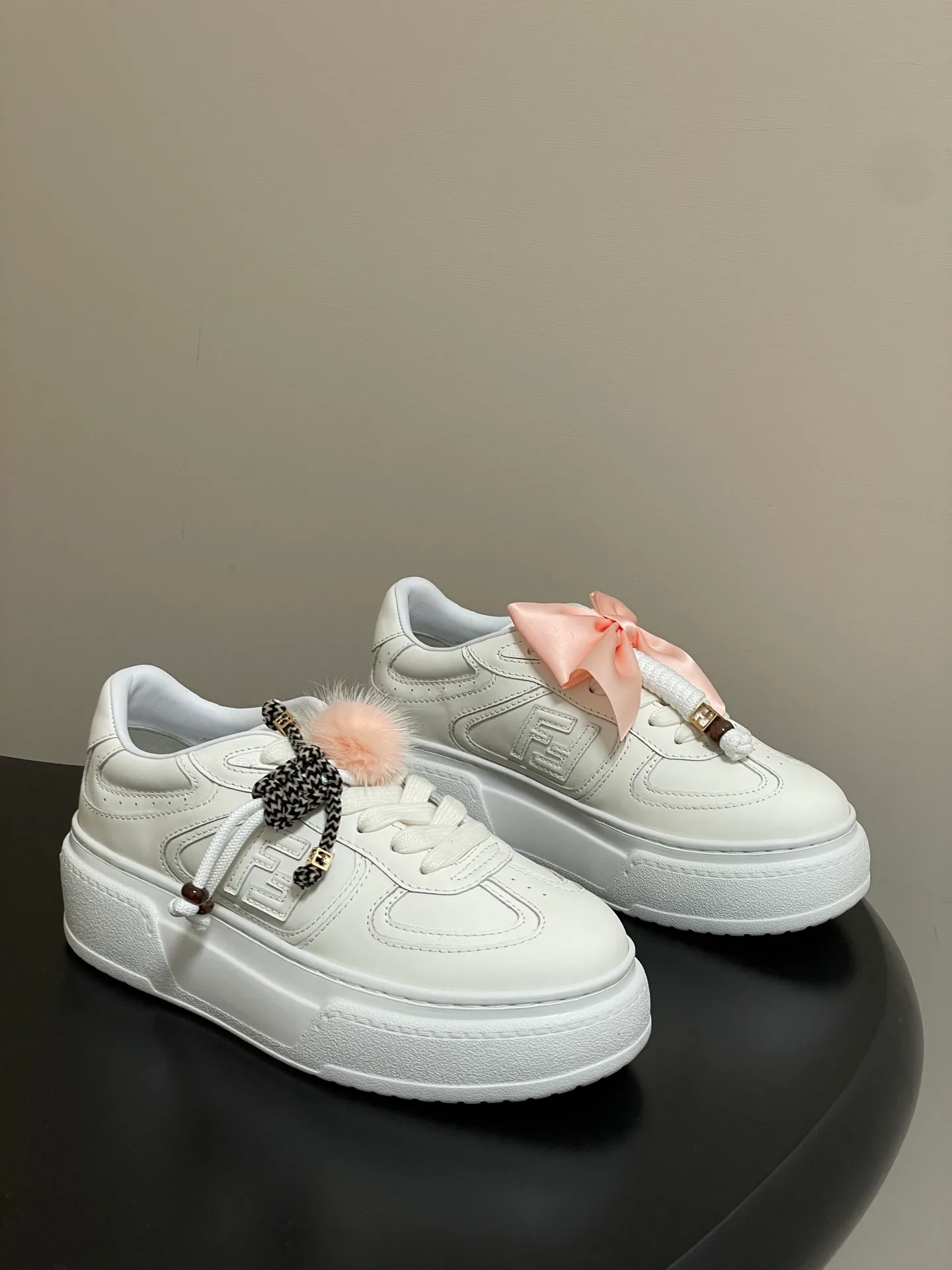 Кроссовки Женские Fendi 18534374