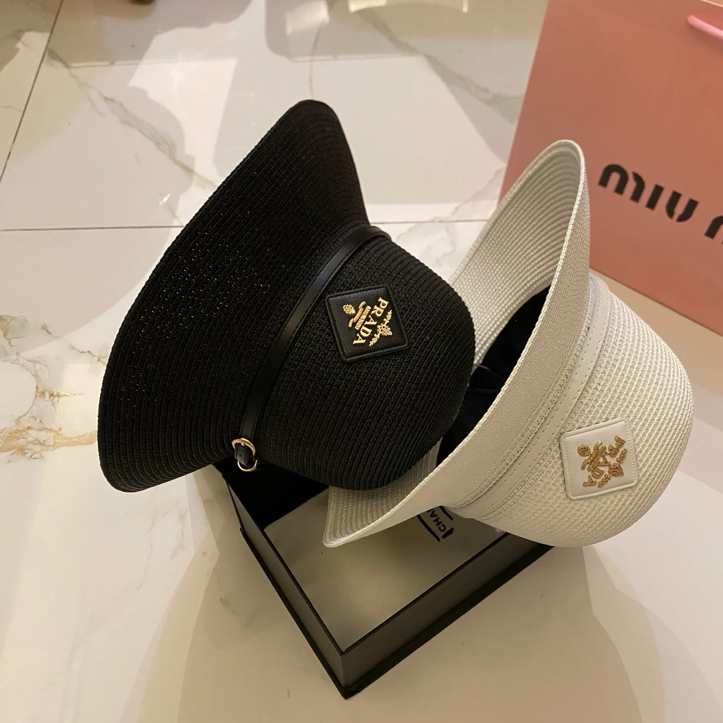 Головные Уборы Prada 17498293