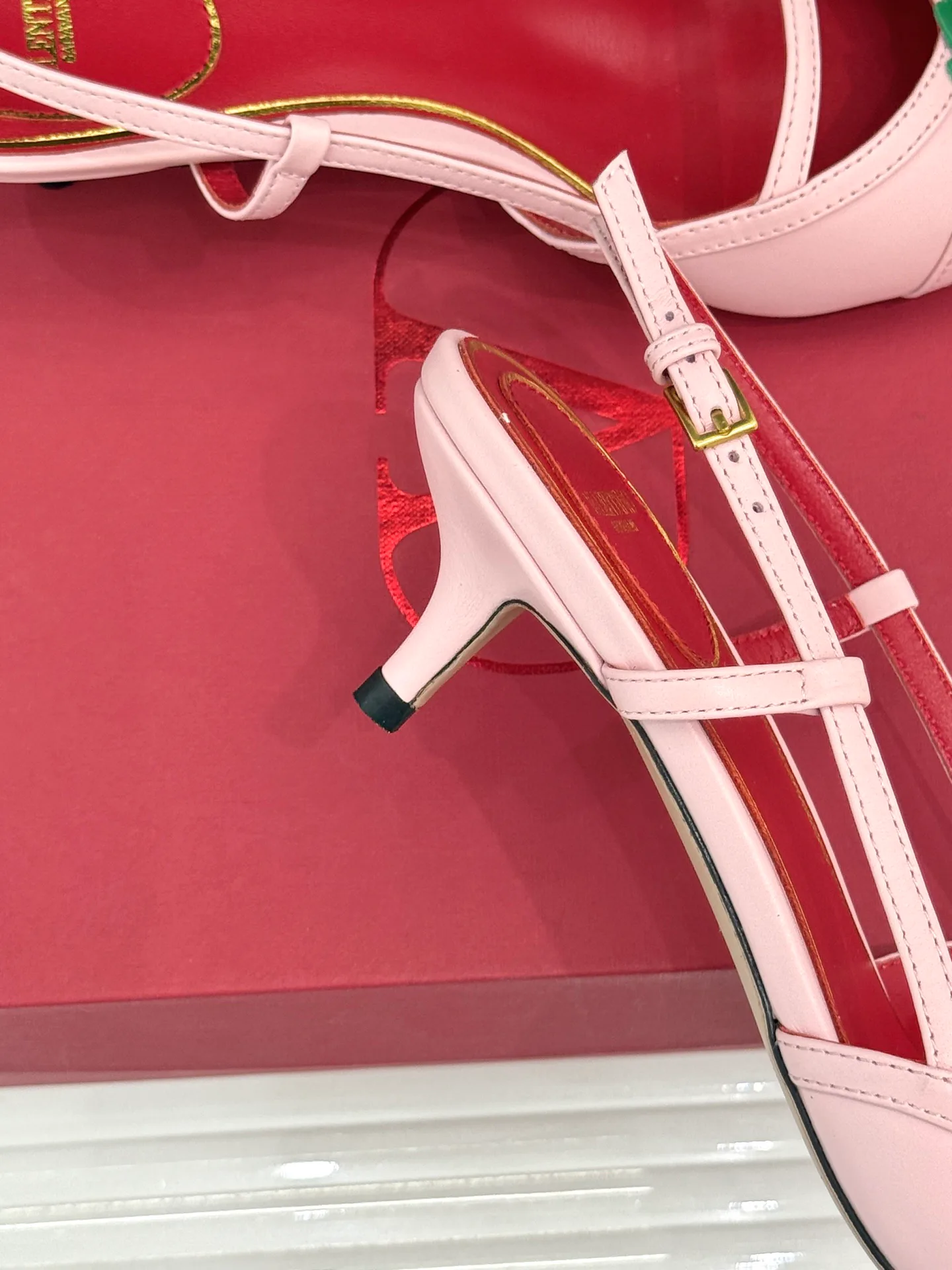 Босоножки Женские Valentino 16973357
