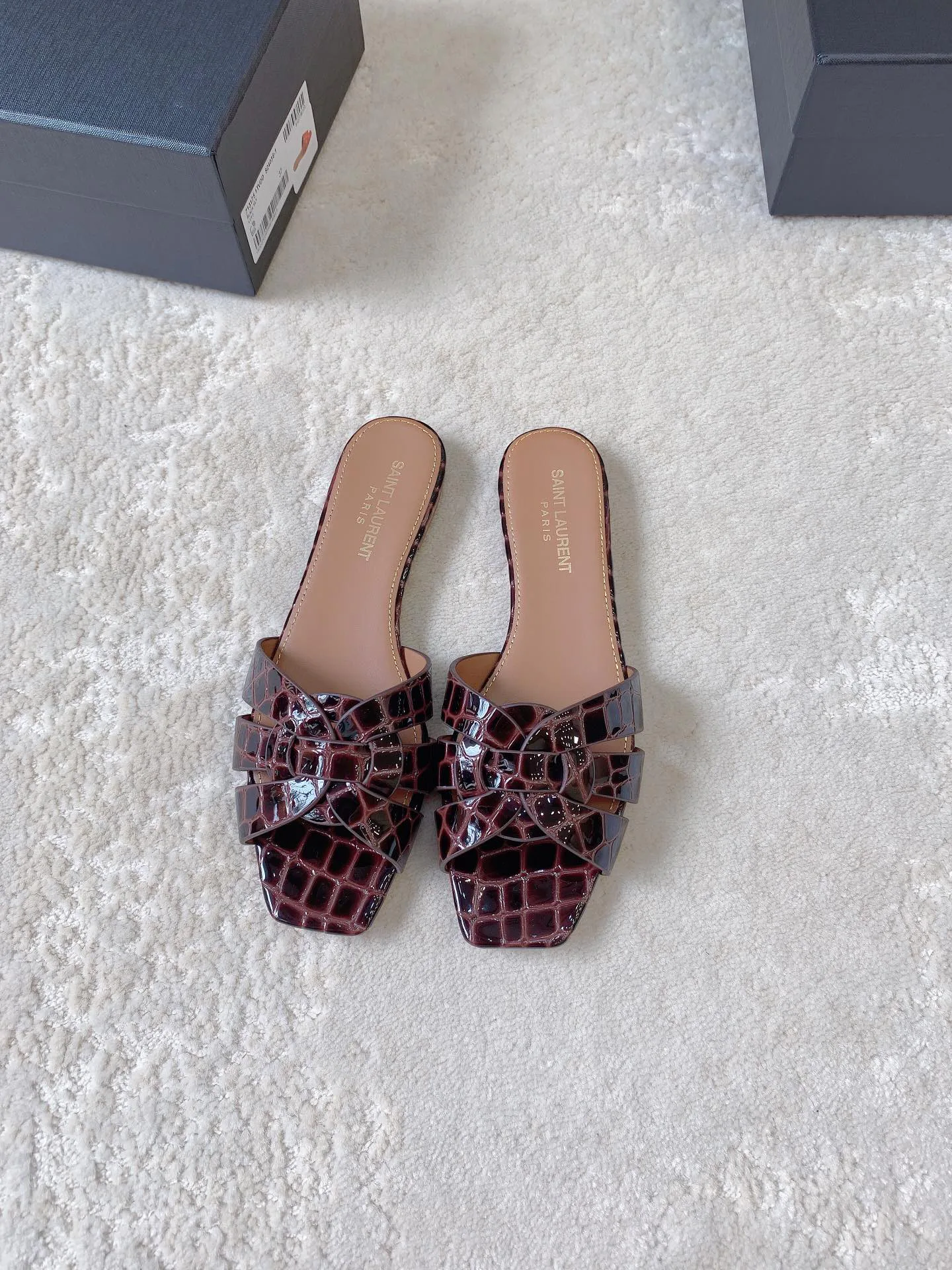 Шлепанцы Женские Saint Laurent 4390926