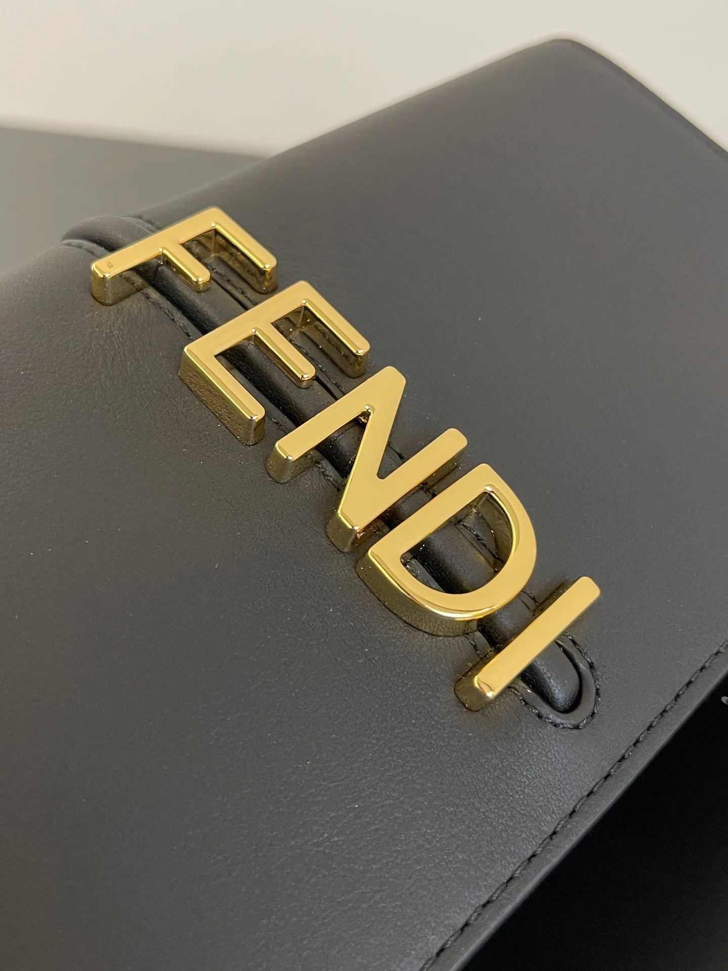 Клатчи Женские Fendi 13234533