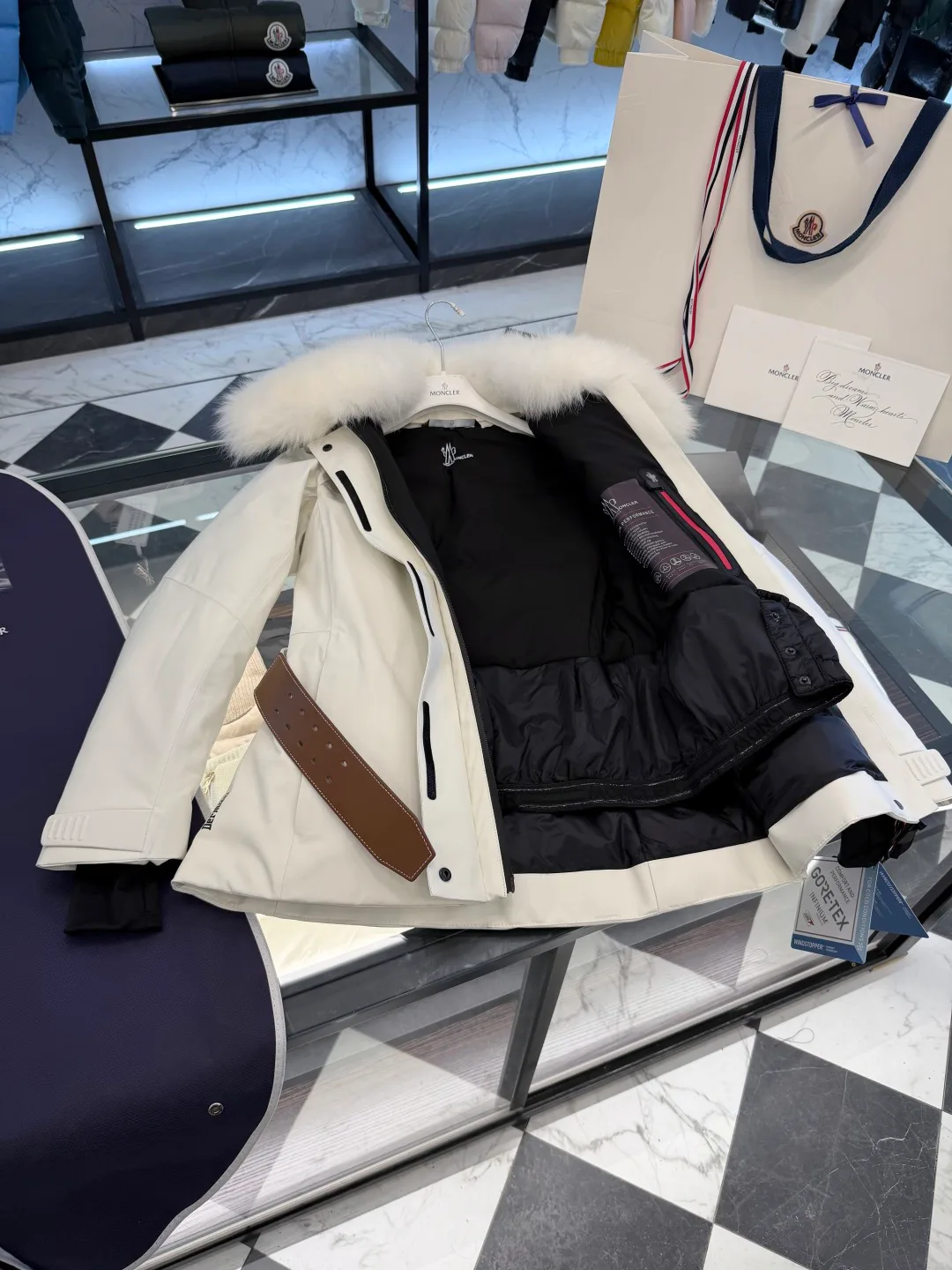 Куртки И Пуховики Женские Moncler 19336113