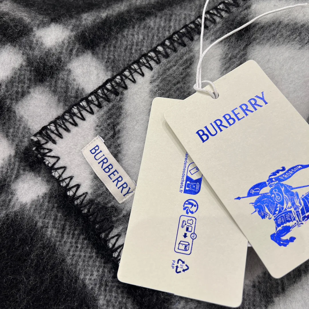 Шарфы Burberry 17945216