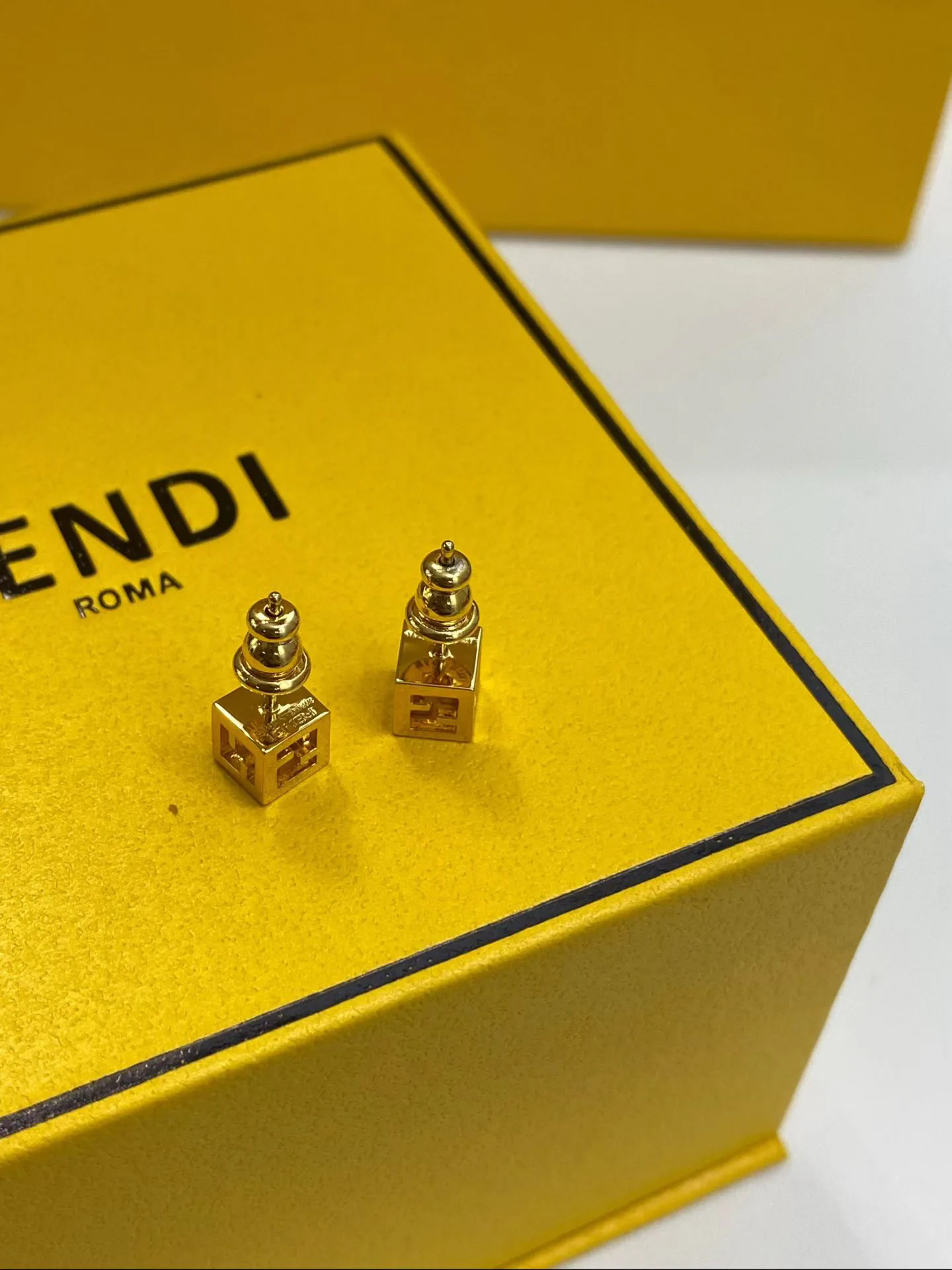 Бижутерия Fendi 18123182