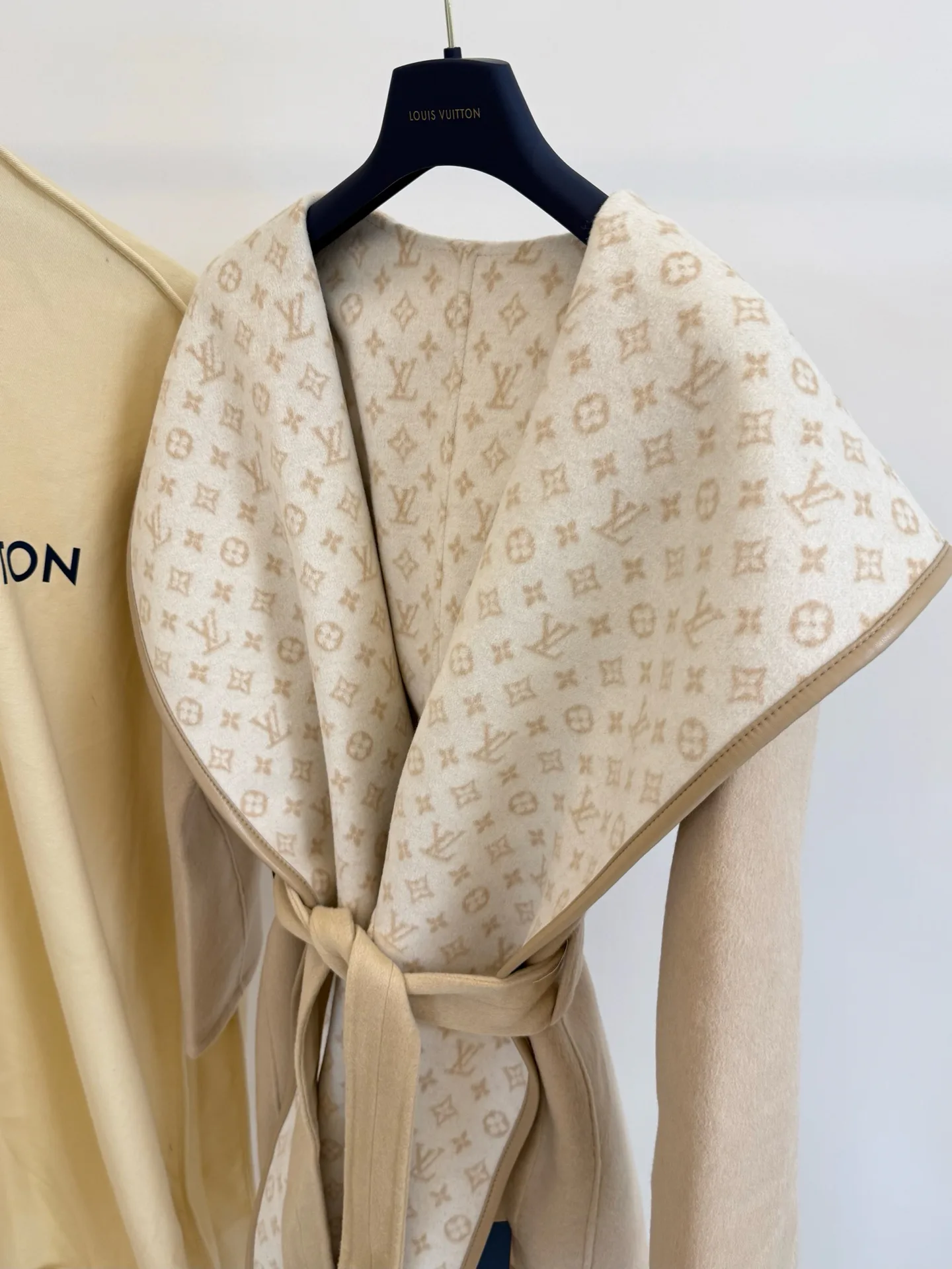 Пальто Женские Louis Vuitton 18601488