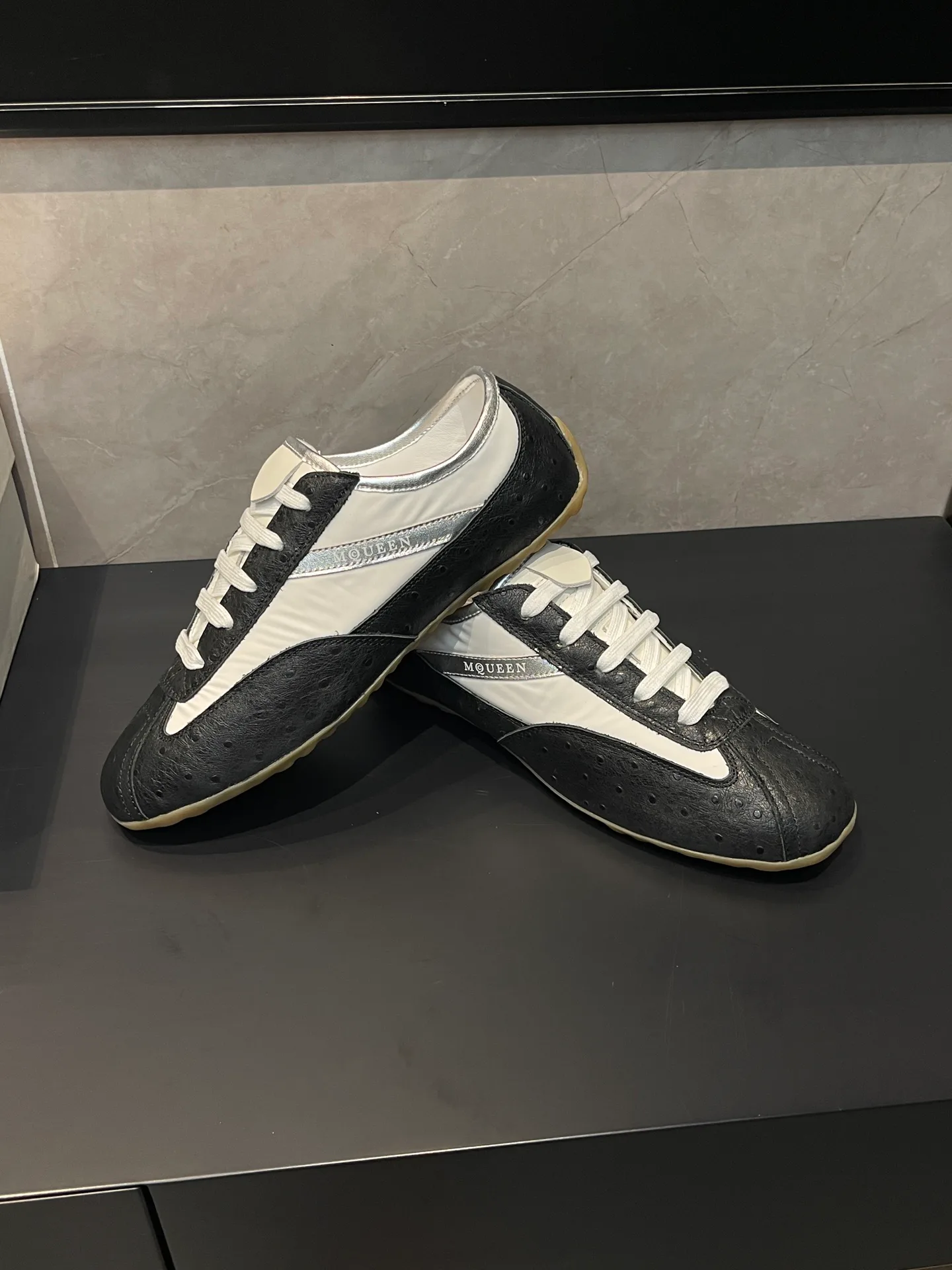 Кроссовки Женские Alexander Mcqueen 18363943