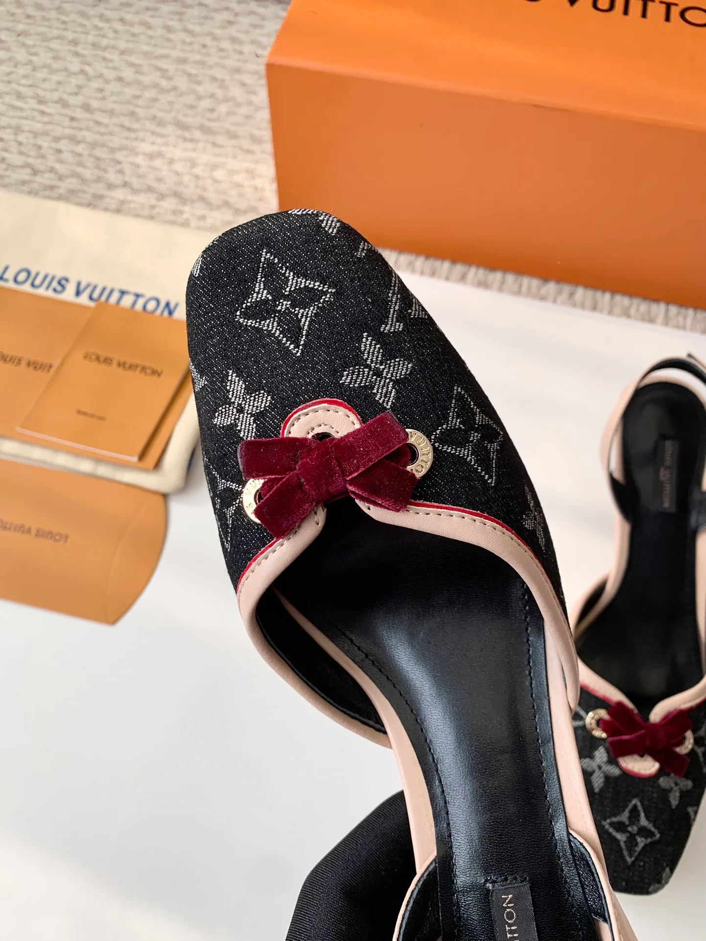 Босоножки Женские Louis Vuitton 11263774