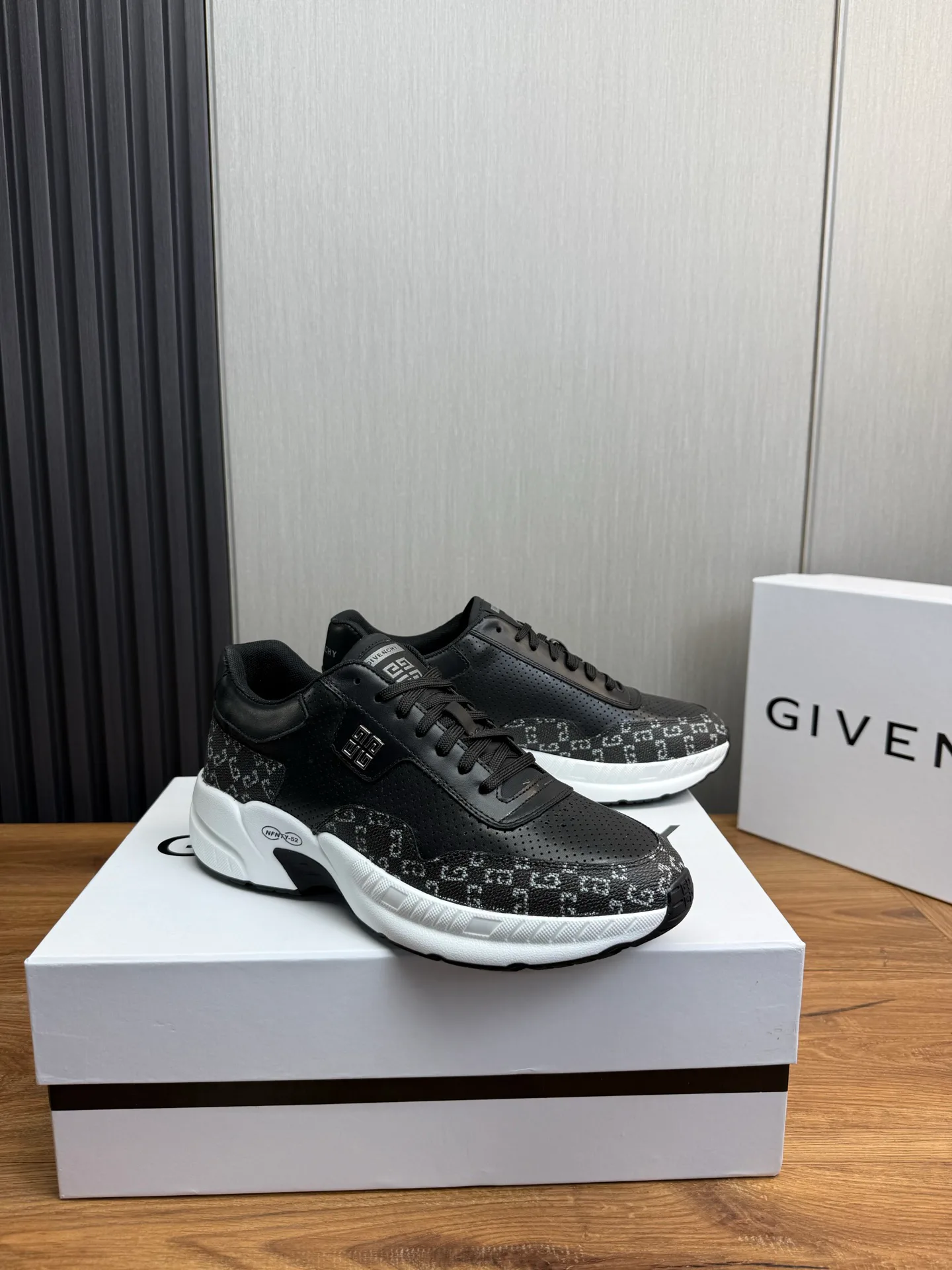 Кроссовки Мужские Givenchy 2380936