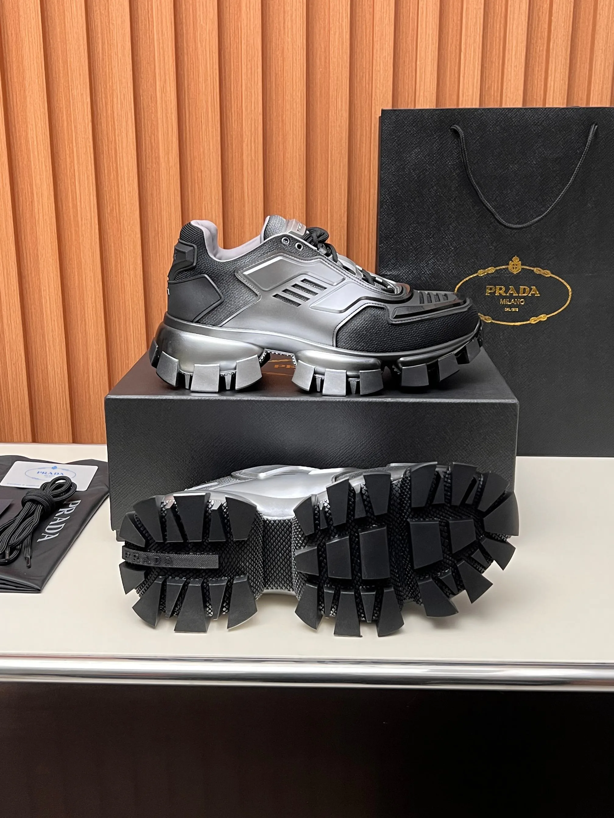 Кроссовки Женские Prada 881669