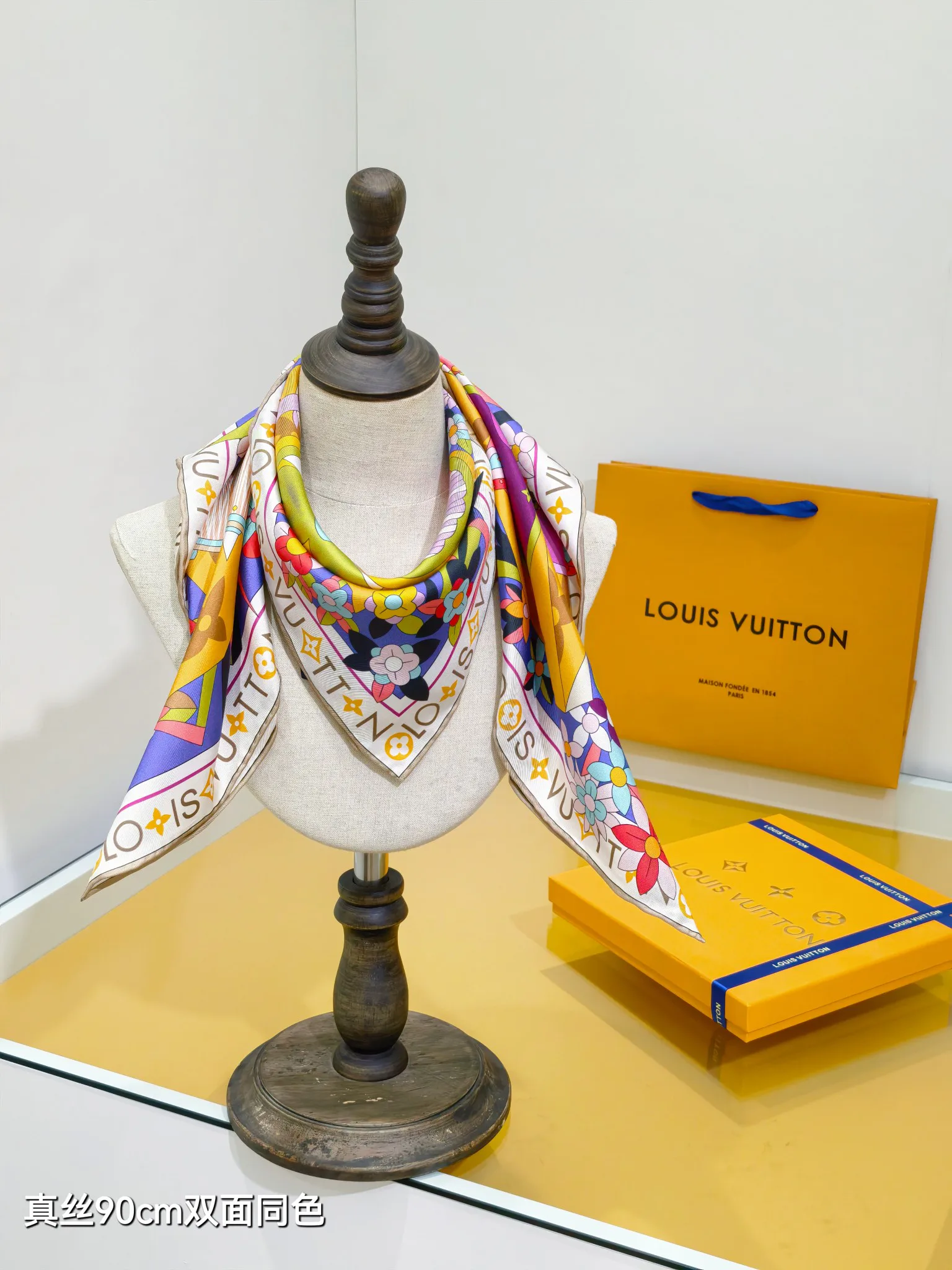 Текстиль Louis Vuitton 13151097