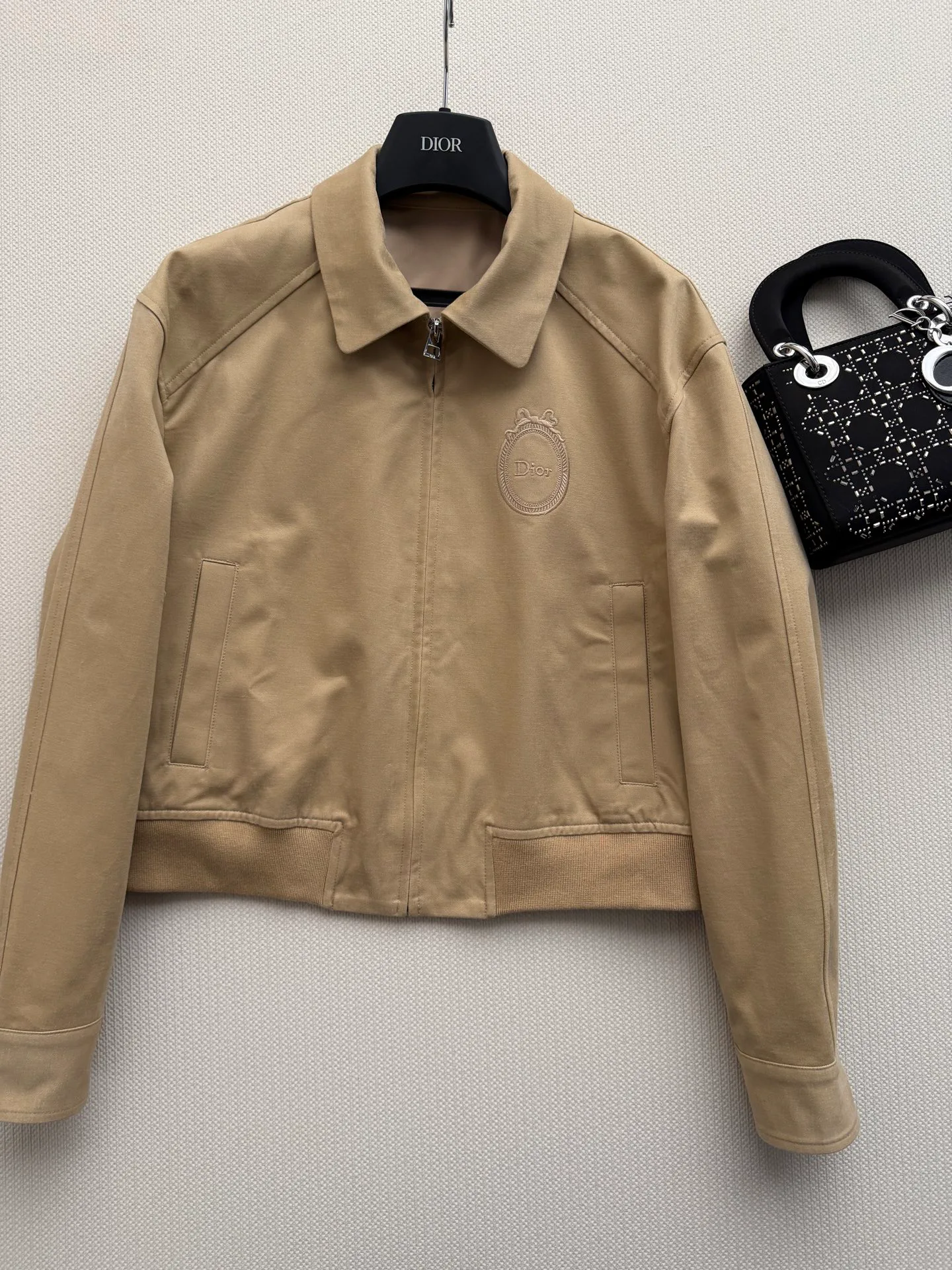 Куртки И Пуховики Женские Christian Dior 18769724