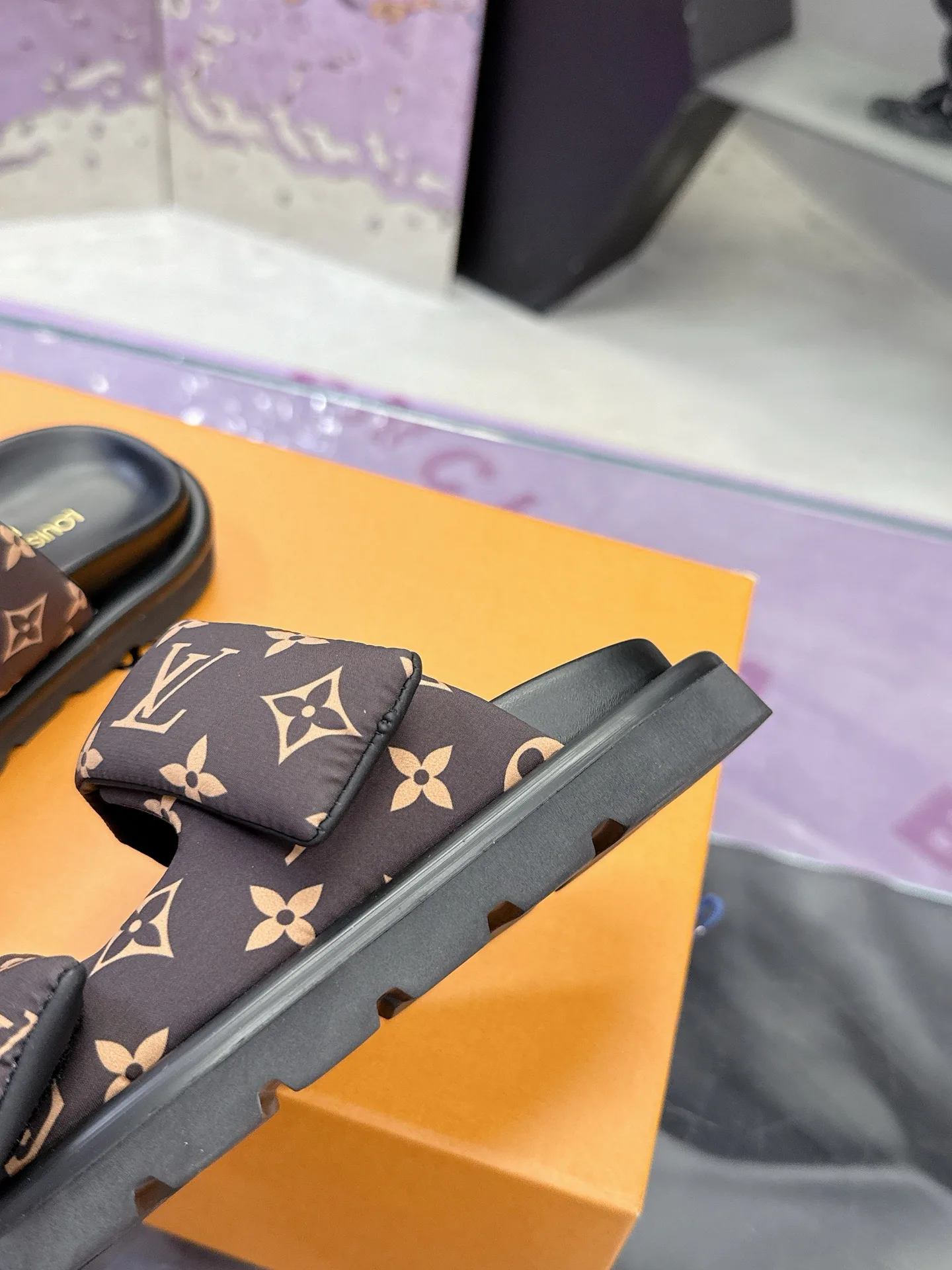Шлепанцы Женские Louis Vuitton 17530456