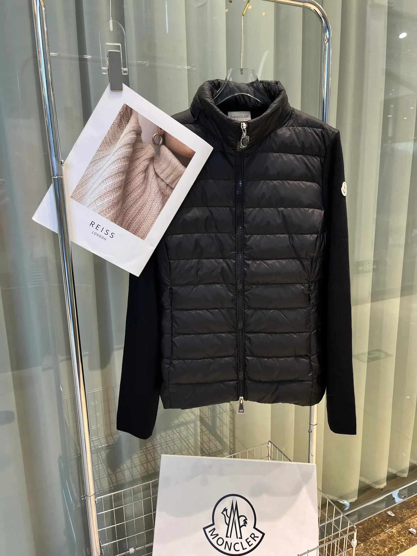 Куртки И Пуховики Женские Moncler 18204178