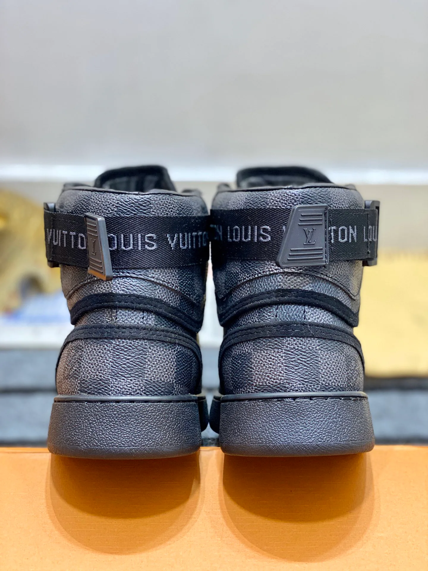 Кроссовки Мужские Louis Vuitton 261183