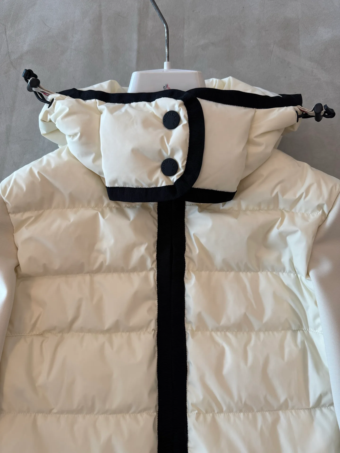 Куртки И Пуховики Женские Moncler 18491937