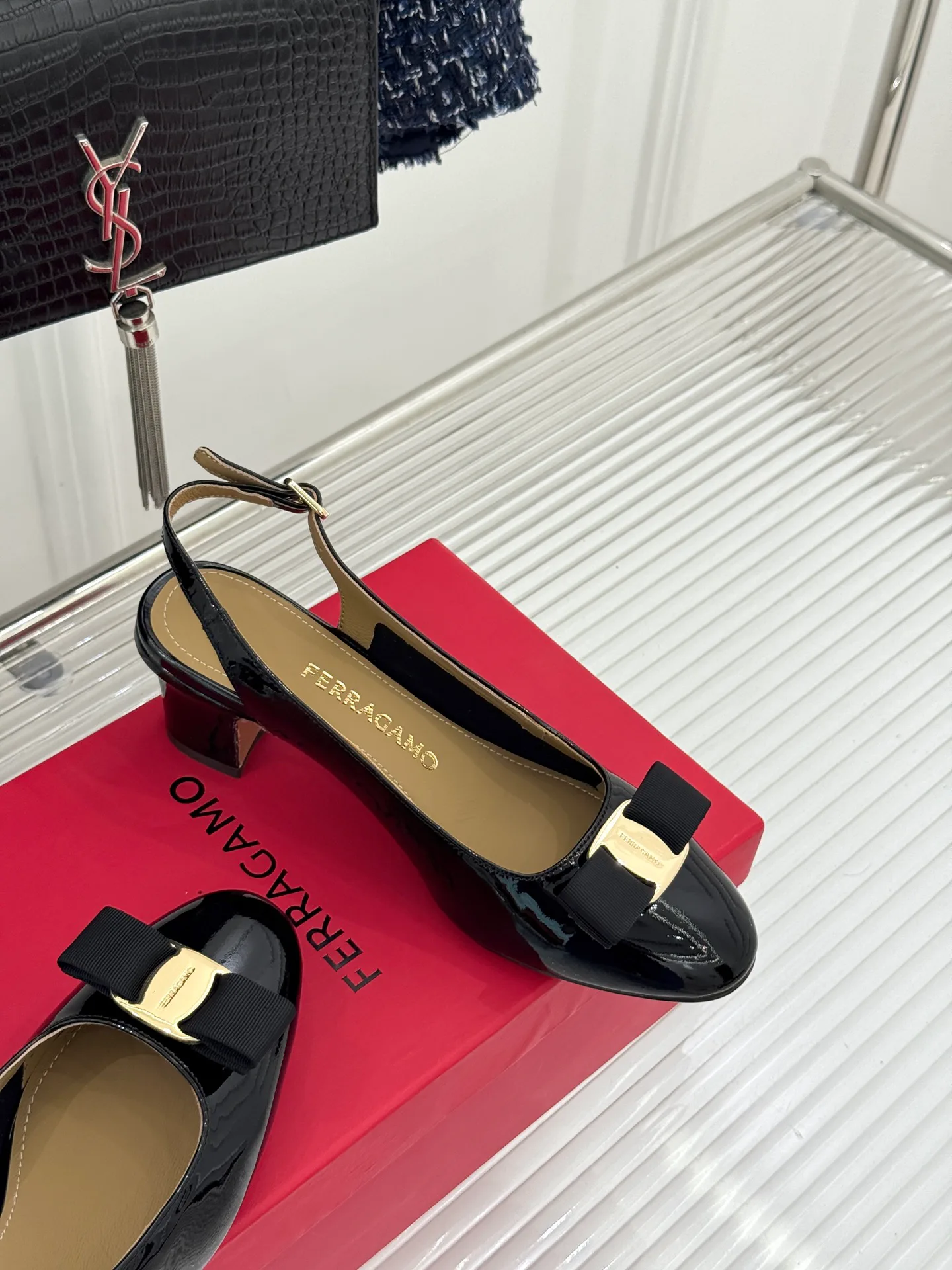 Туфли Женские Salvatore Ferragamo 13433069