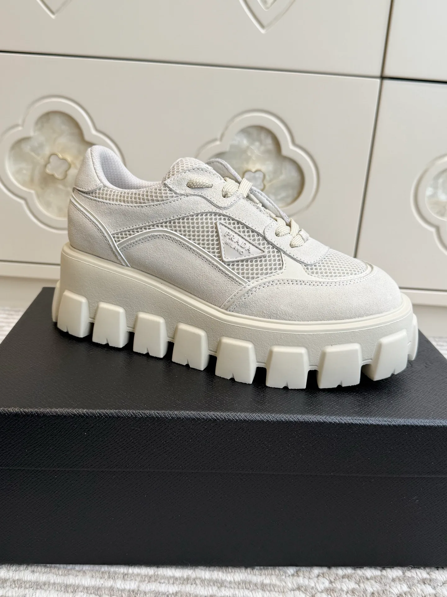 Кроссовки Женские Prada 18261280