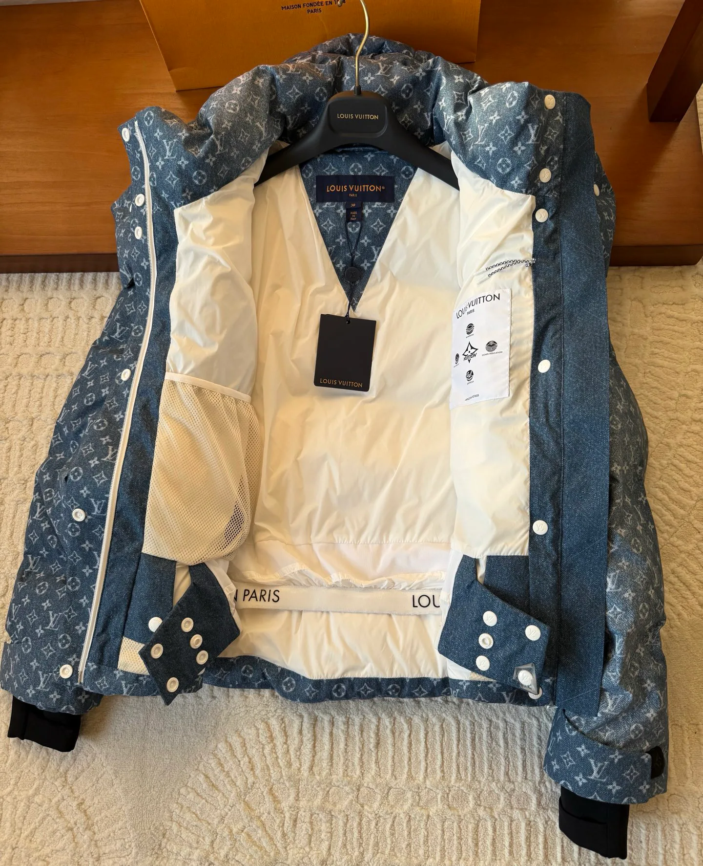 Куртки И Пуховики Женские Louis Vuitton 18046940
