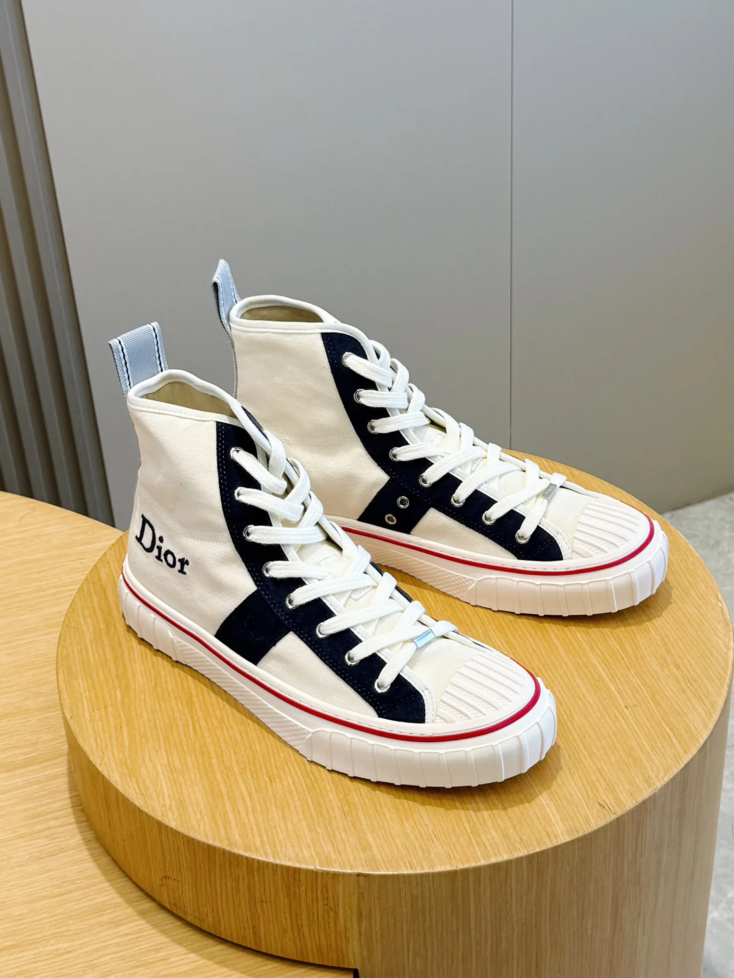 Кроссовки Женские Christian Dior 18101573
