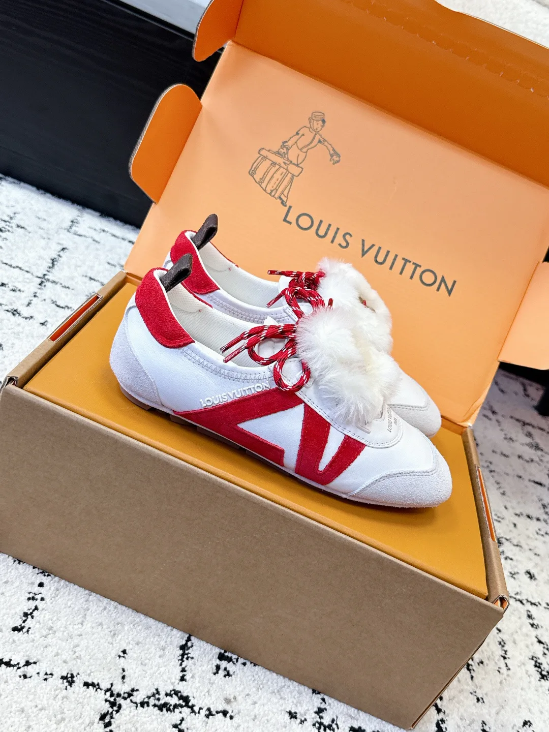 Кроссовки Женские Louis Vuitton 18409659