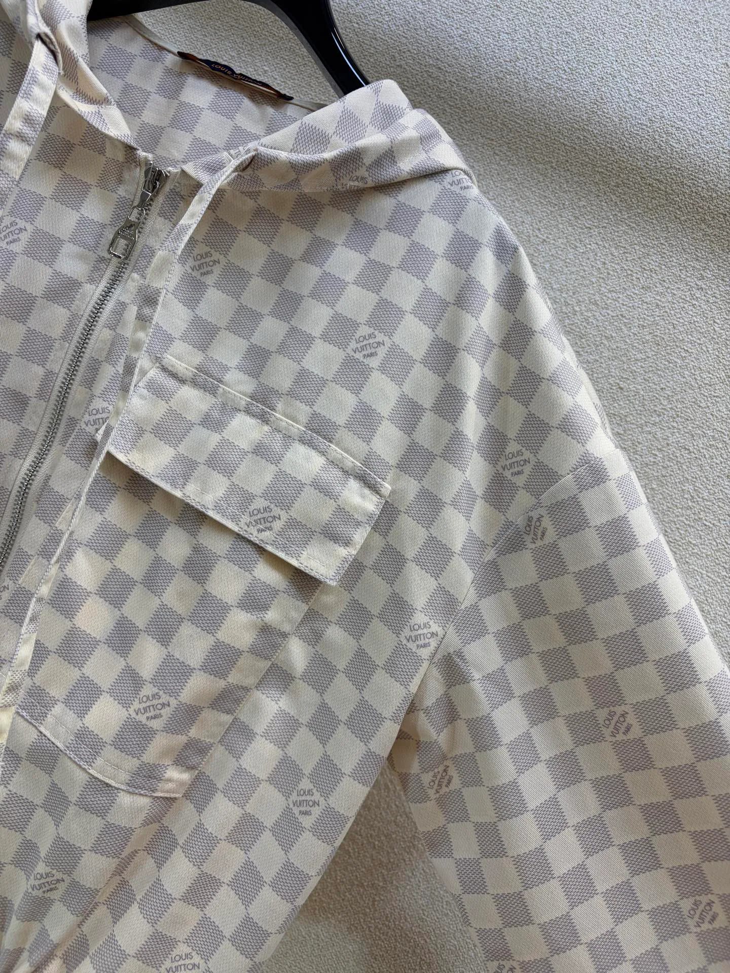Куртки И Пуховики Женские Louis Vuitton 18203403