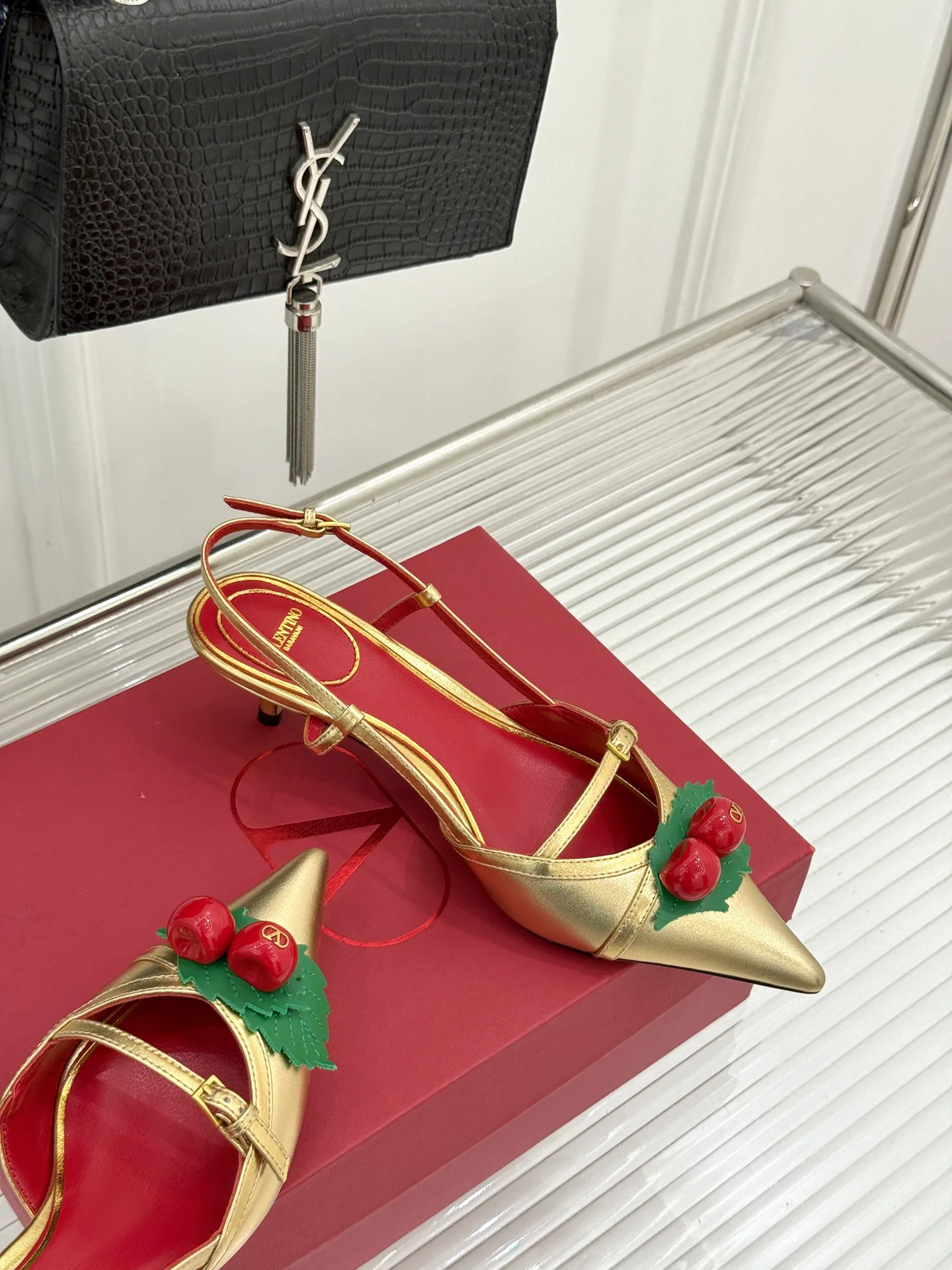 Босоножки Женские Valentino 16973356