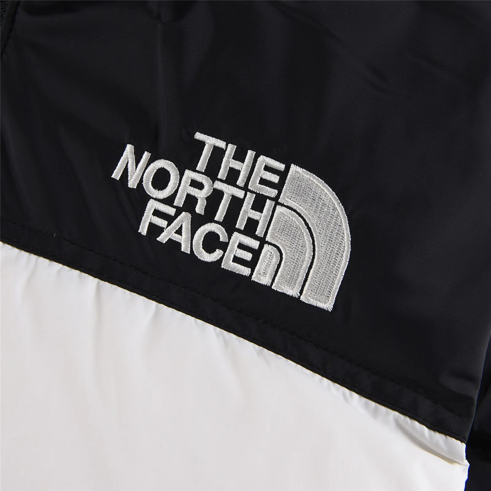 Жилеты Женские The North Face 19296966