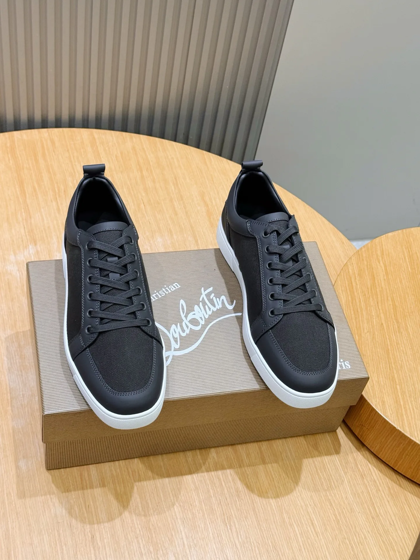 Кроссовки Мужские Christian Louboutin 19000093