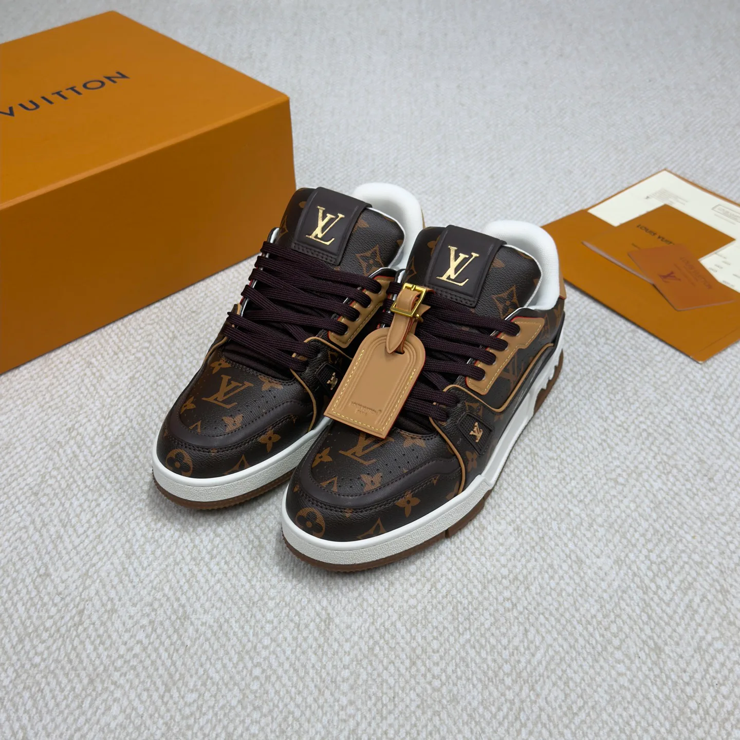 Кроссовки Женские Louis Vuitton 18265150