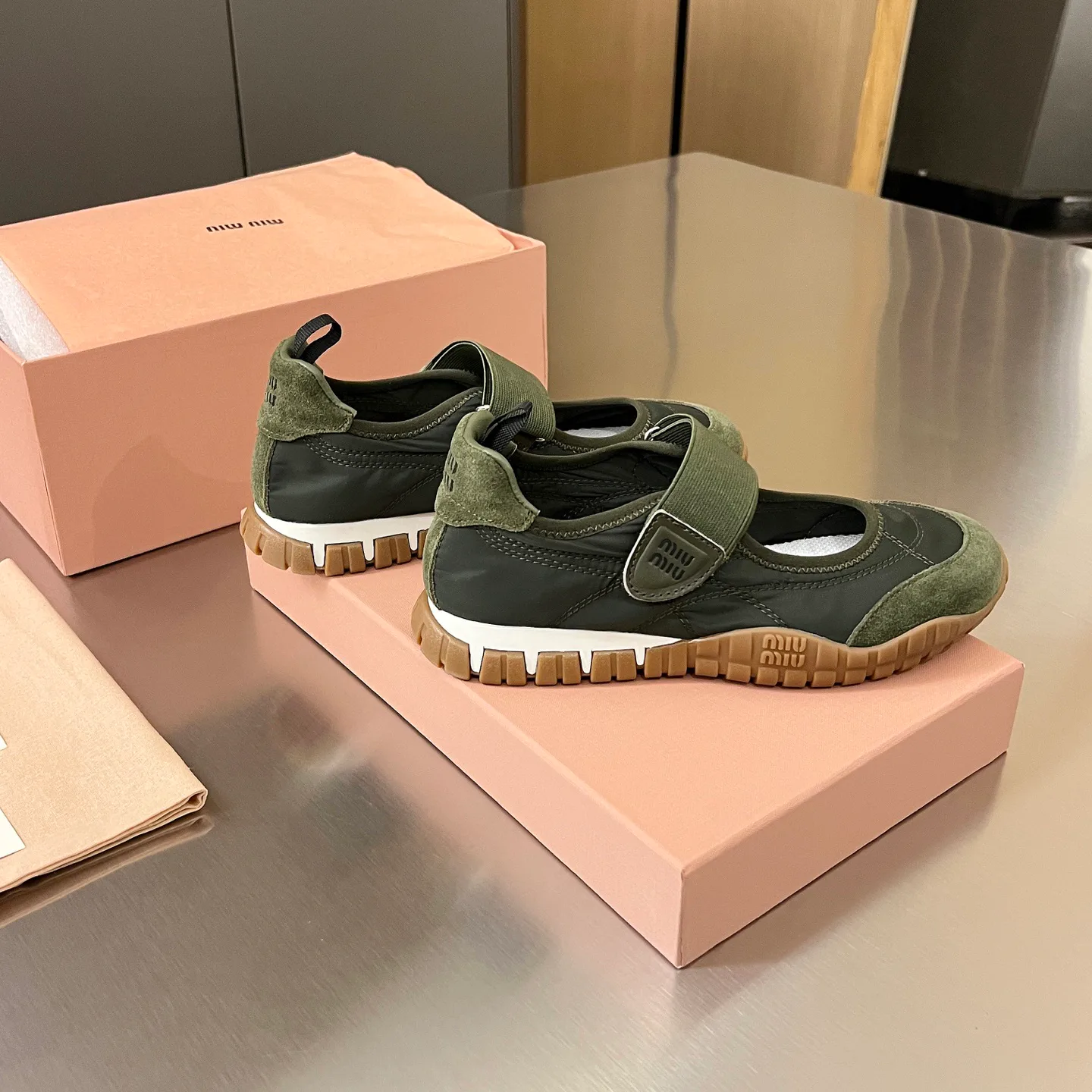 Кроссовки Женские Miu Miu 18319