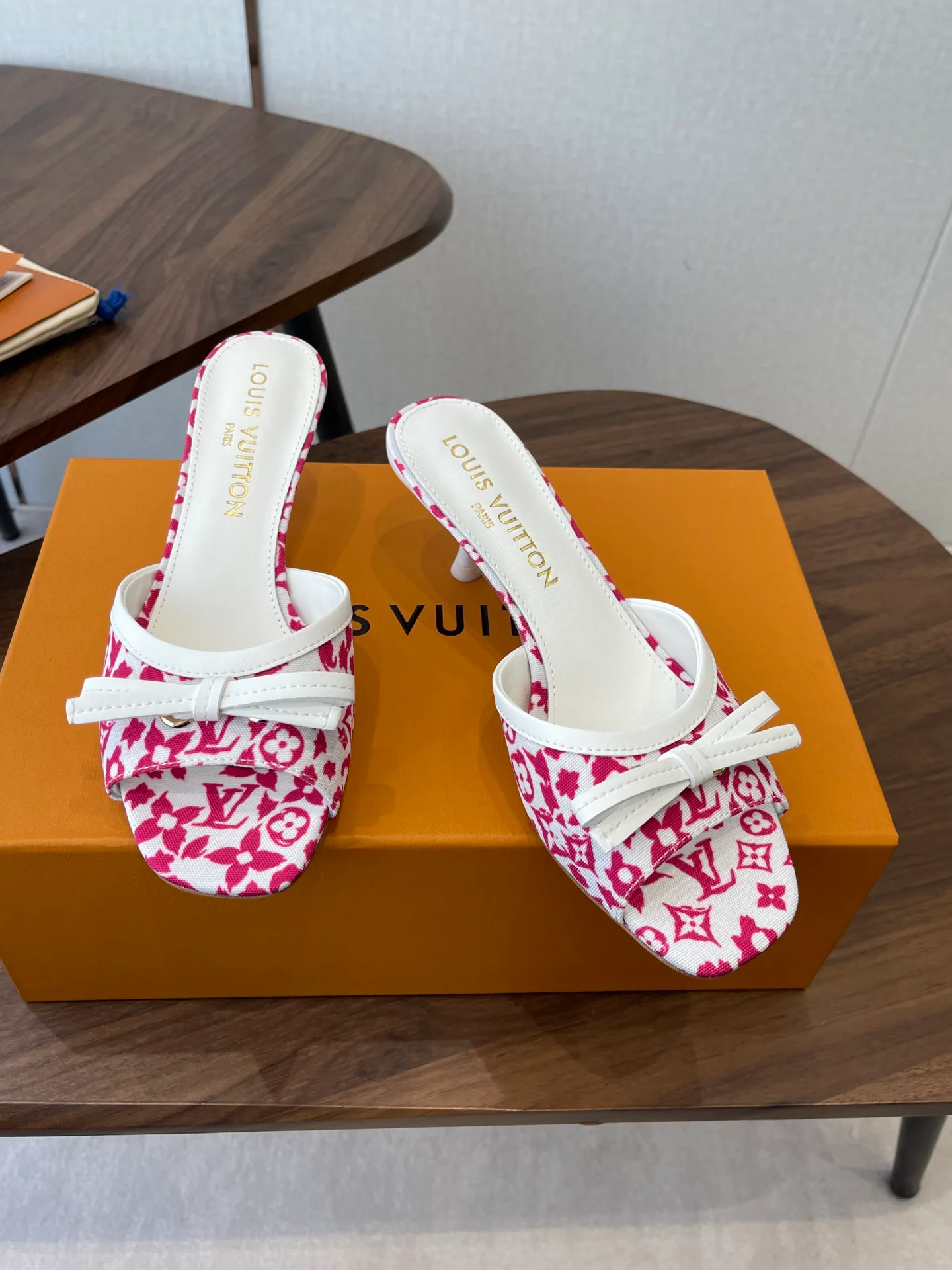 Босоножки Женские Louis Vuitton 12880769