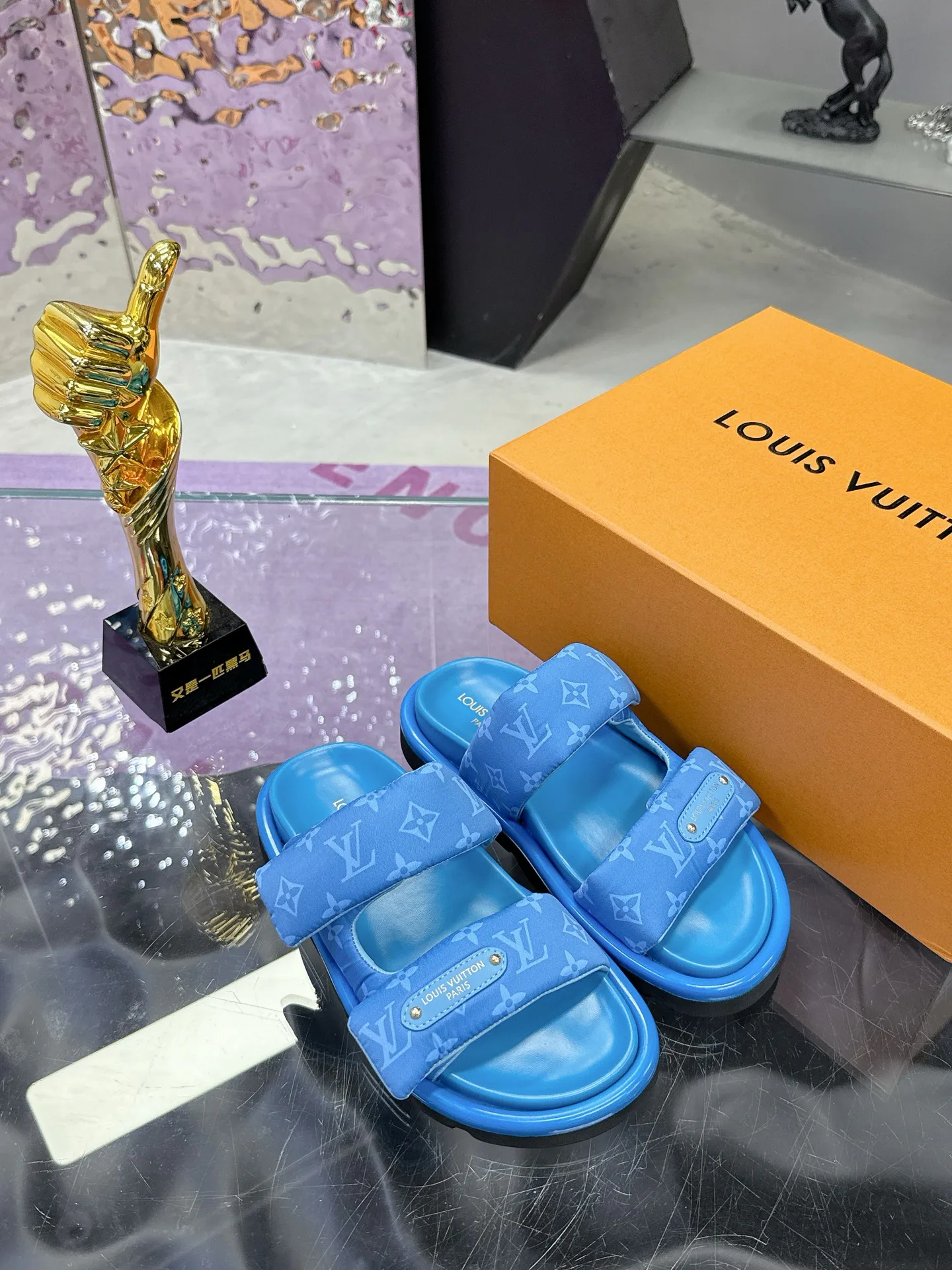 Шлепанцы Женские Louis Vuitton 17530455