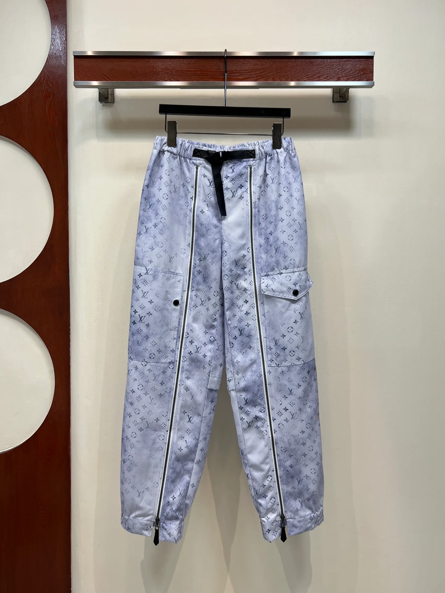 Брюки Женские Louis Vuitton 11638610