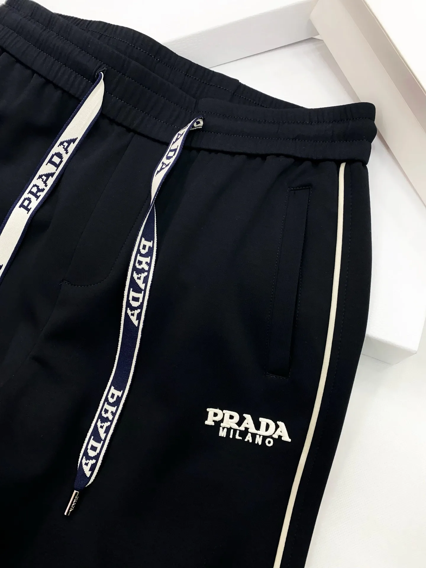 Брюки Мужские Prada 13441585