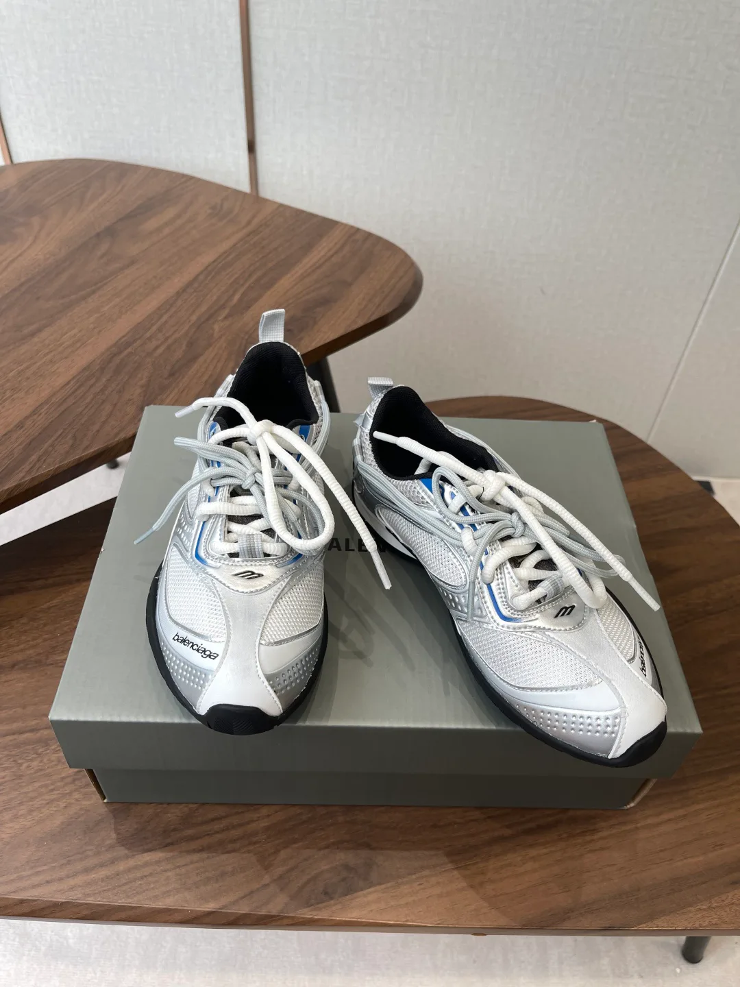 Кроссовки Женские Balenciaga 14481086