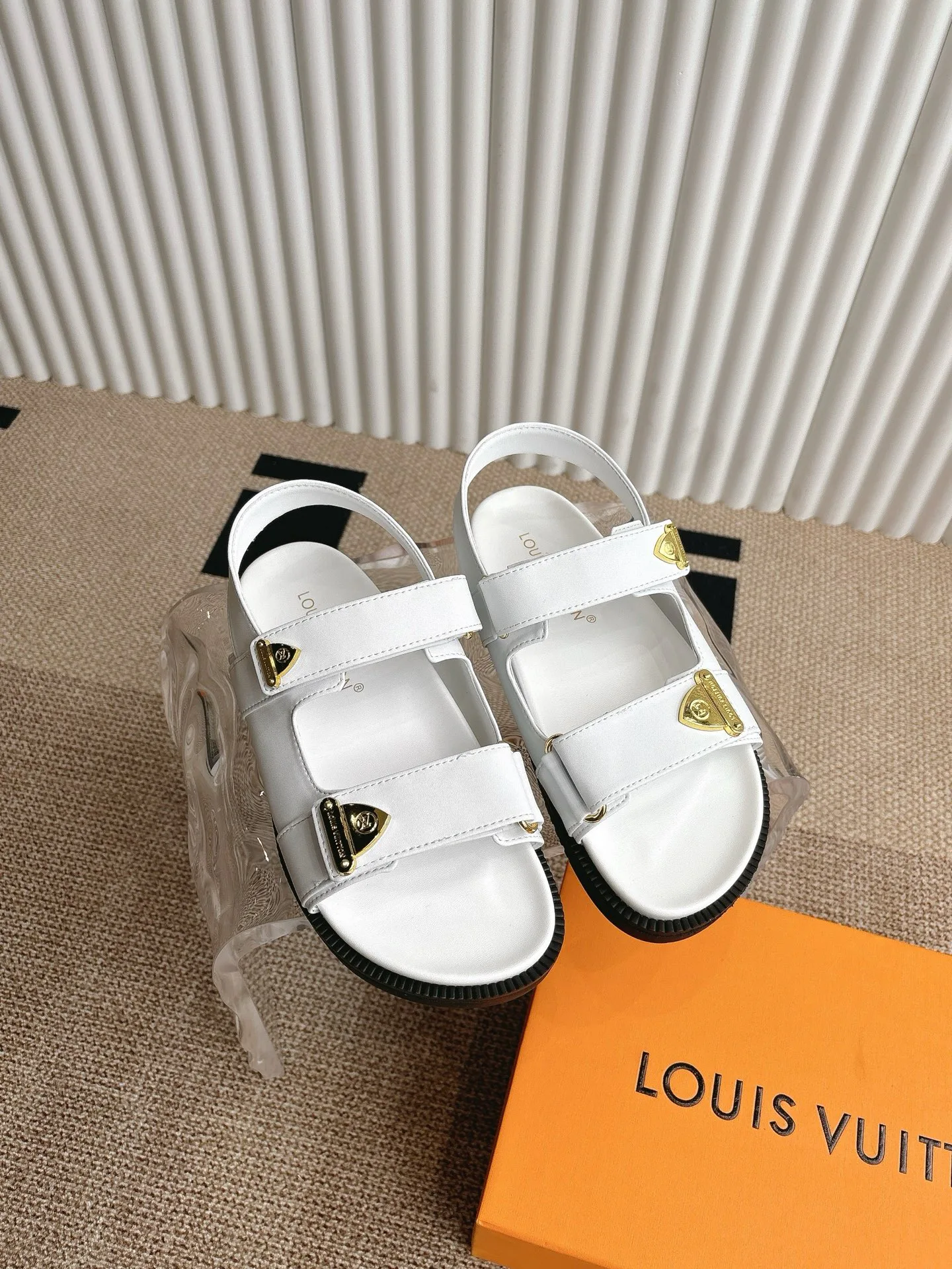 Босоножки Женские Louis Vuitton 17499604