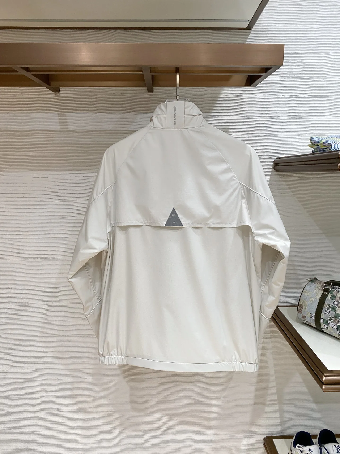 Куртки И Пуховики Мужские Moncler 11392172